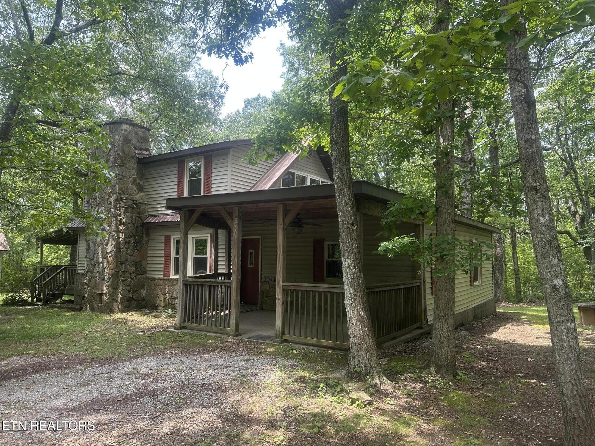 1016 Running Deer Crab Orchard TN 37723