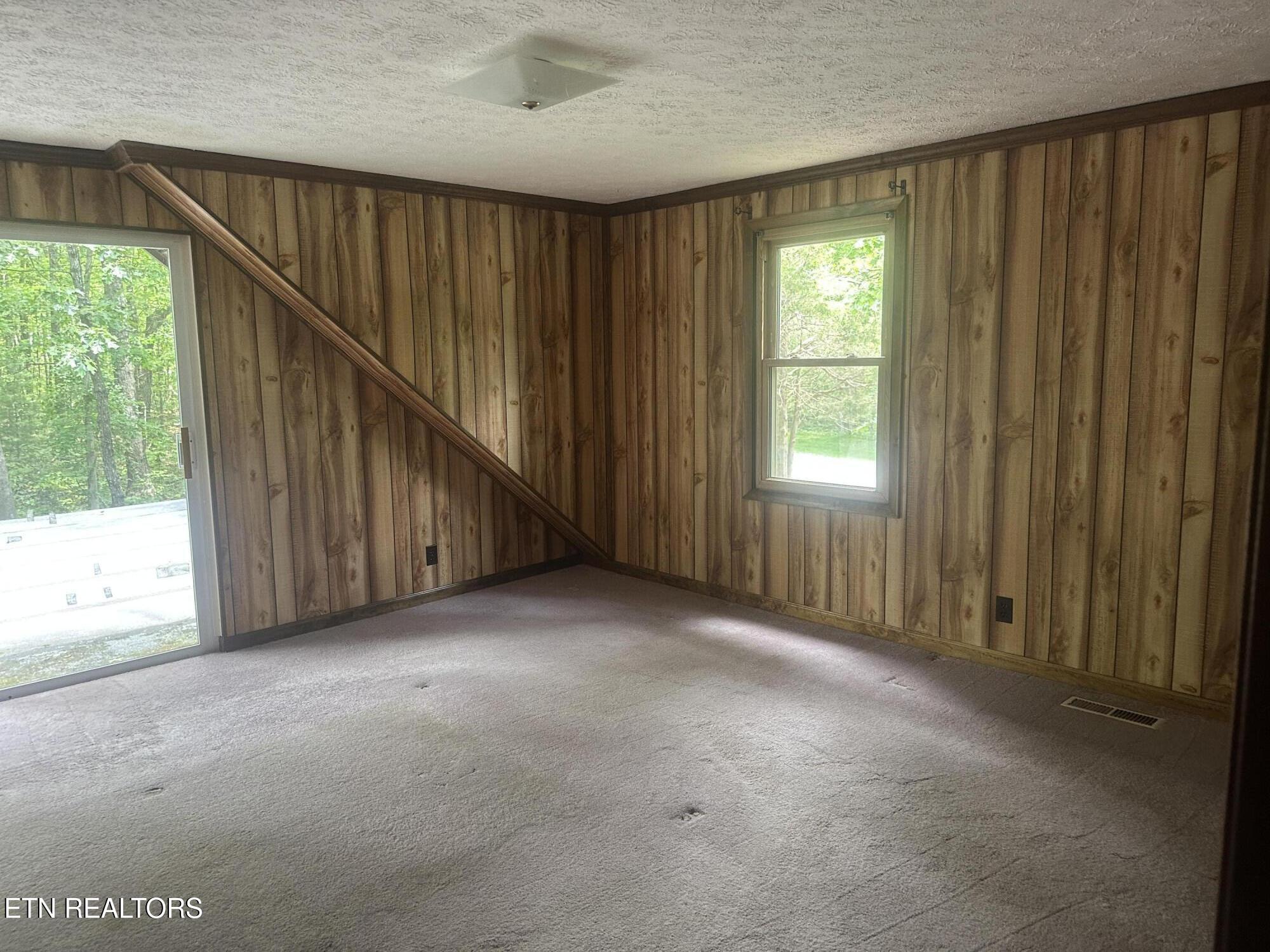 1016 Running Deer Crab Orchard TN 37723