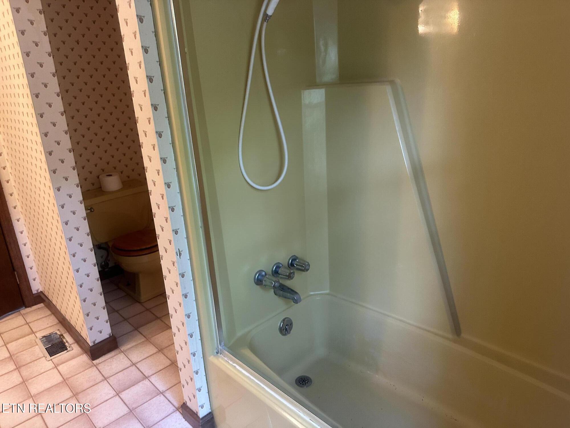 1016 Running Deer Crab Orchard TN 37723