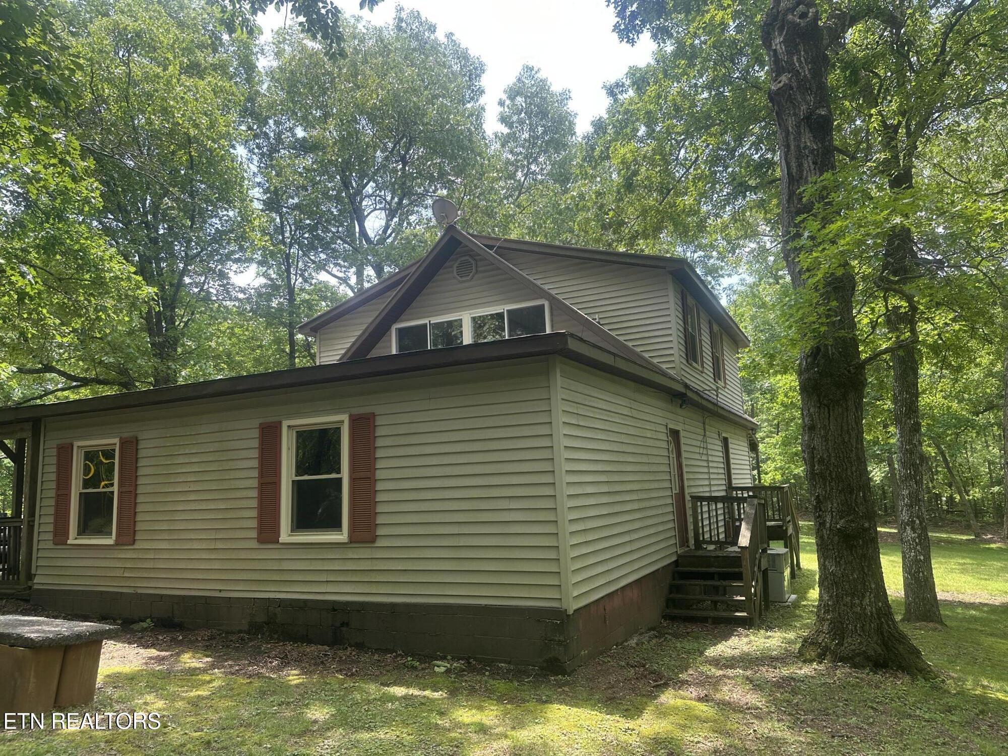 1016 Running Deer Crab Orchard TN 37723