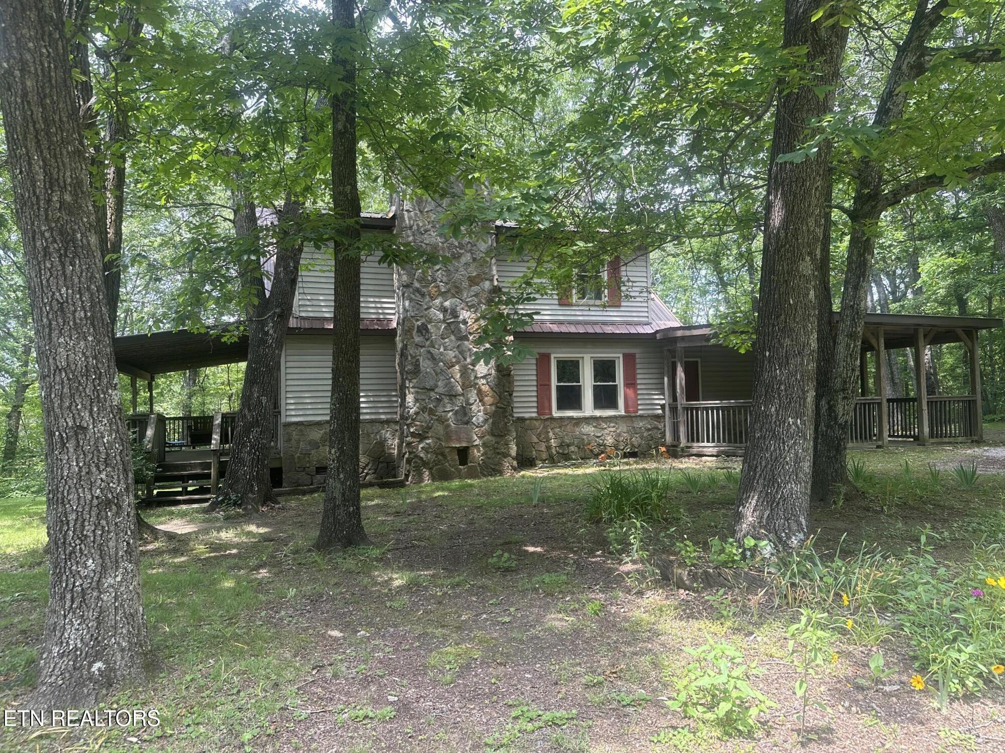 1016 Running Deer Crab Orchard TN 37723