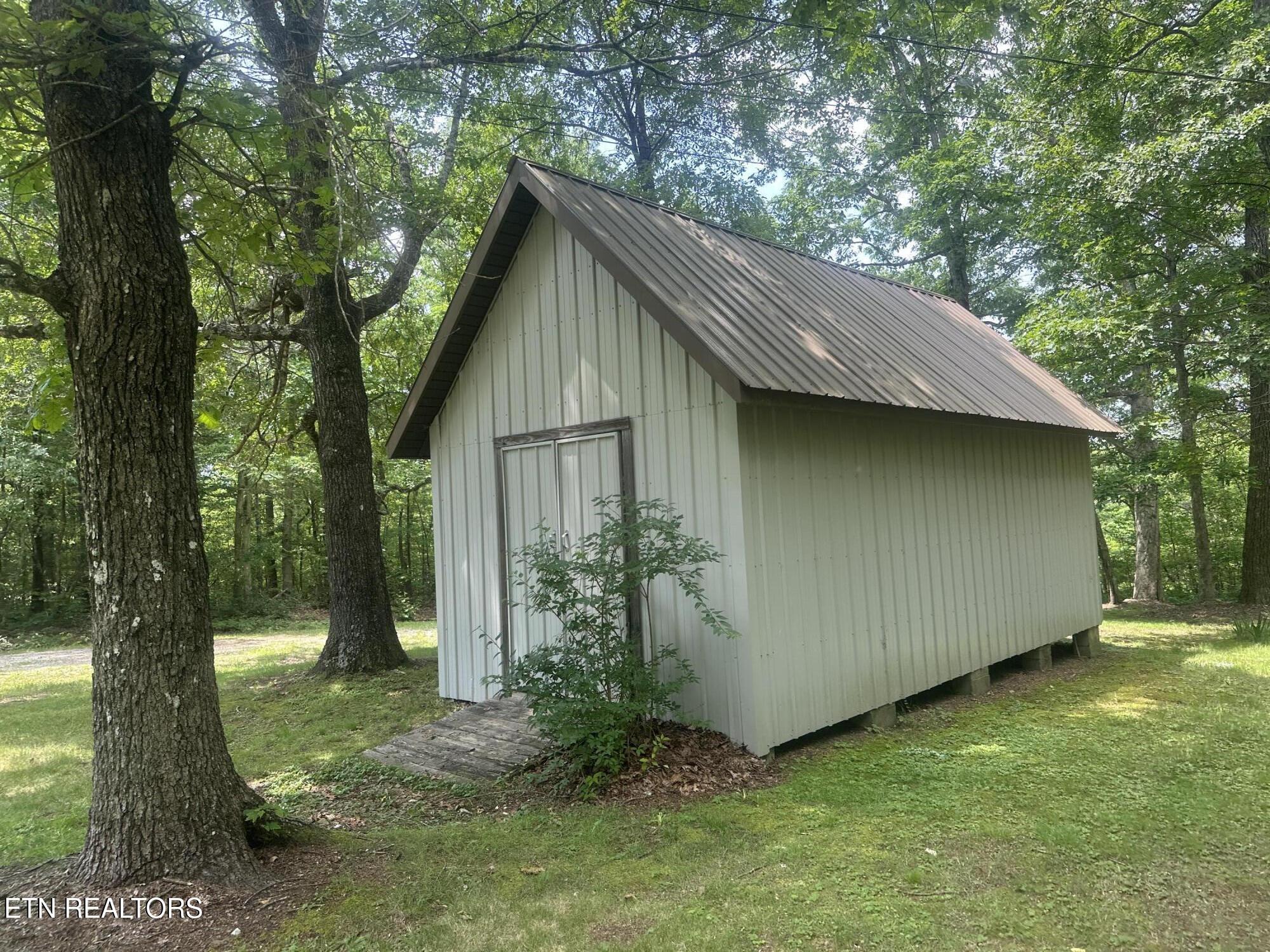 1016 Running Deer Crab Orchard TN 37723