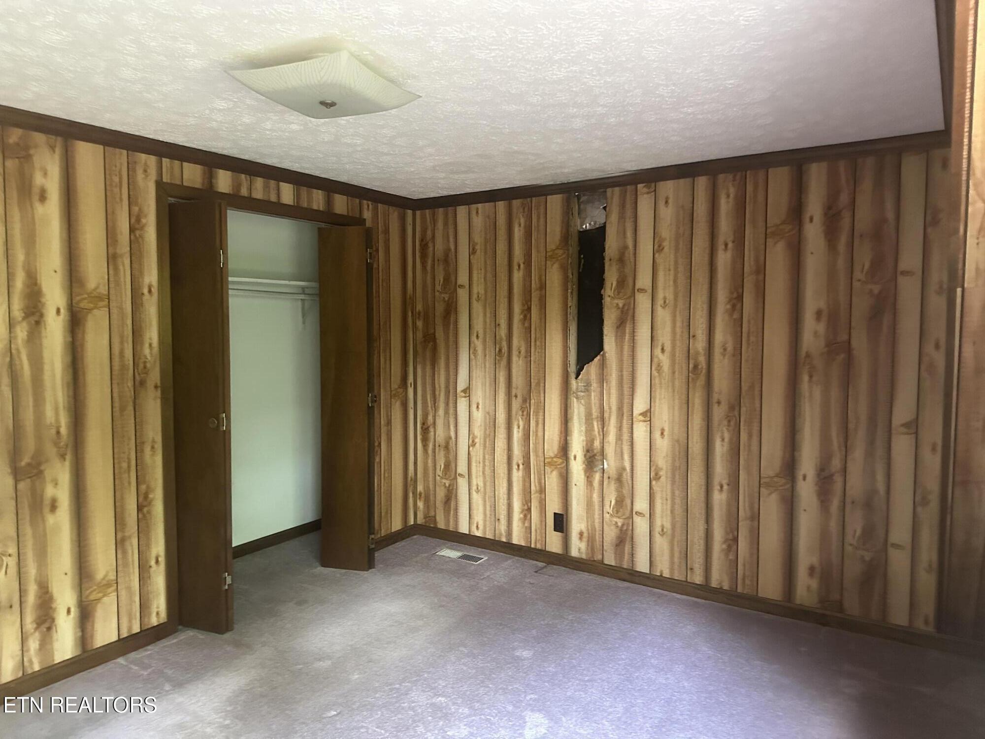 1016 Running Deer Crab Orchard TN 37723