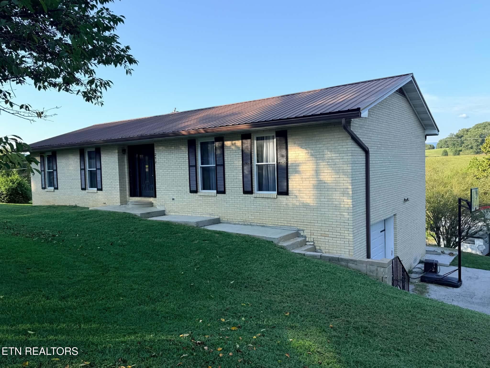 212 Norfolk Circle Harrogate TN 37752