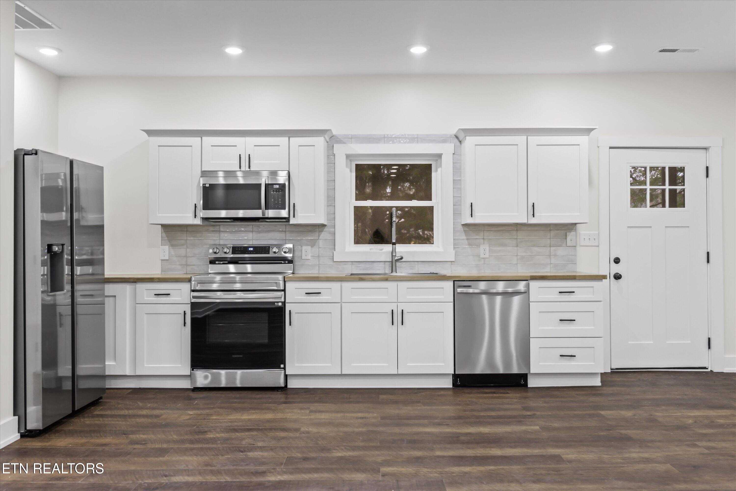 136 Log Lane Jacksboro TN 37757