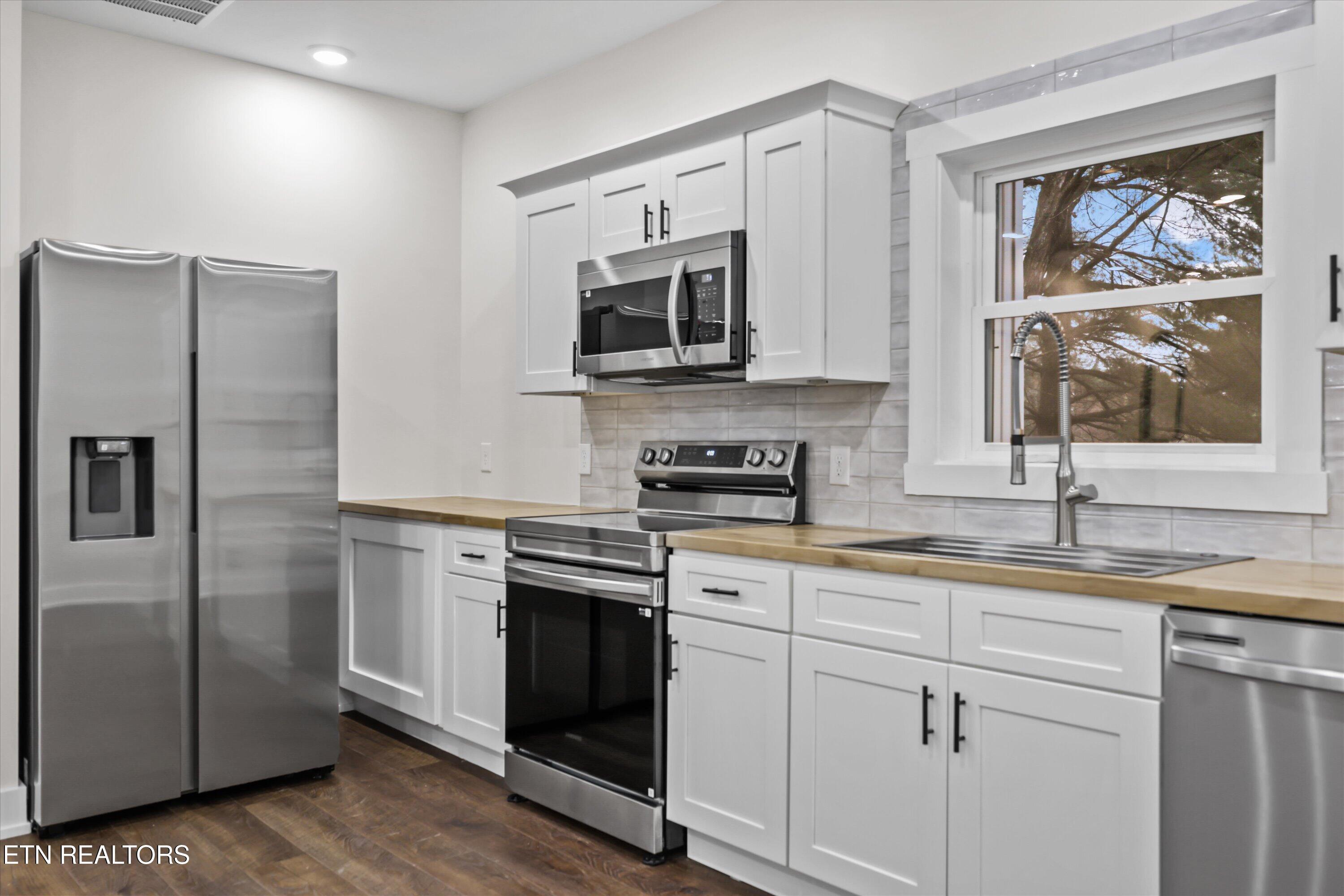 136 Log Lane Jacksboro TN 37757