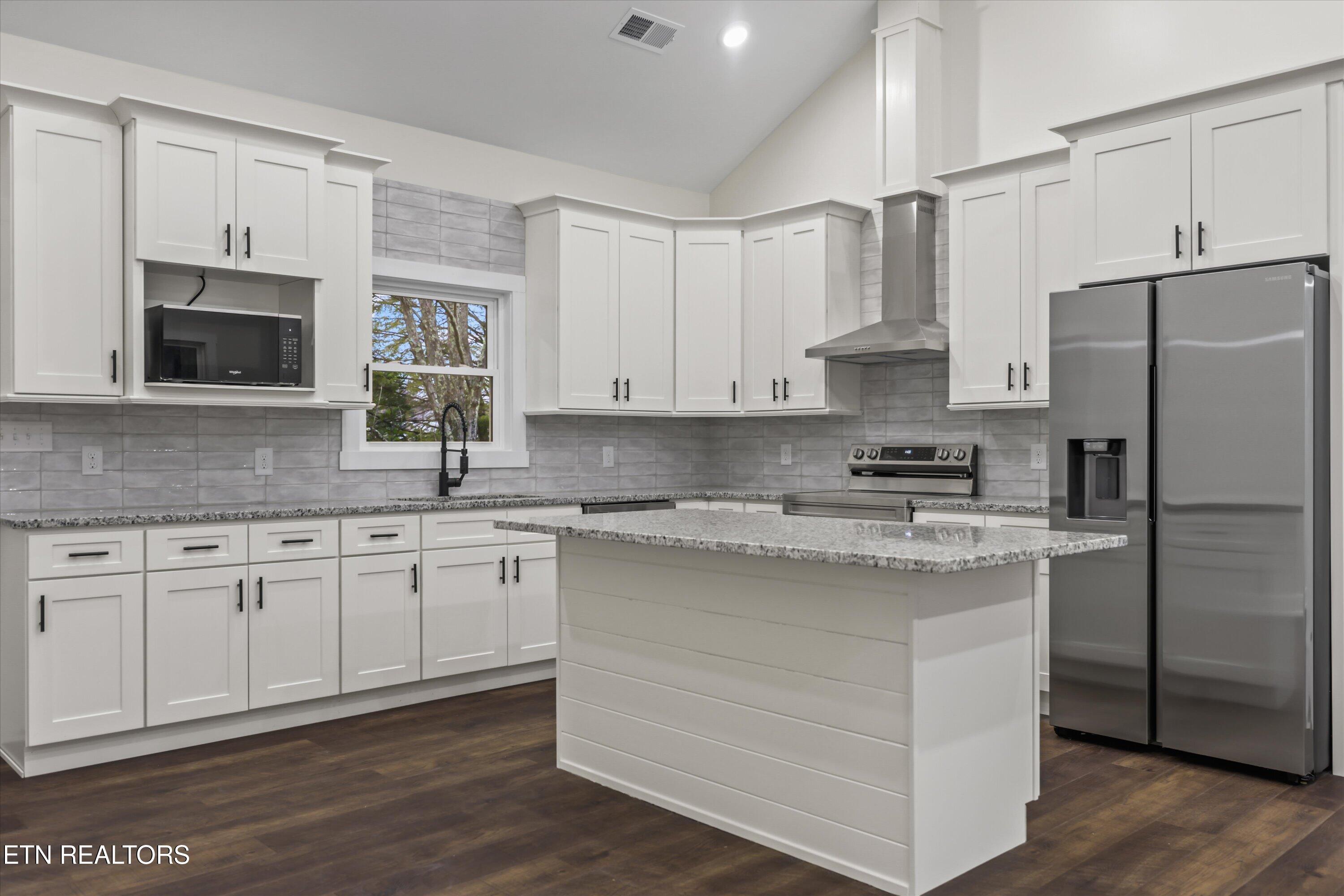 136 Log Lane Jacksboro TN 37757