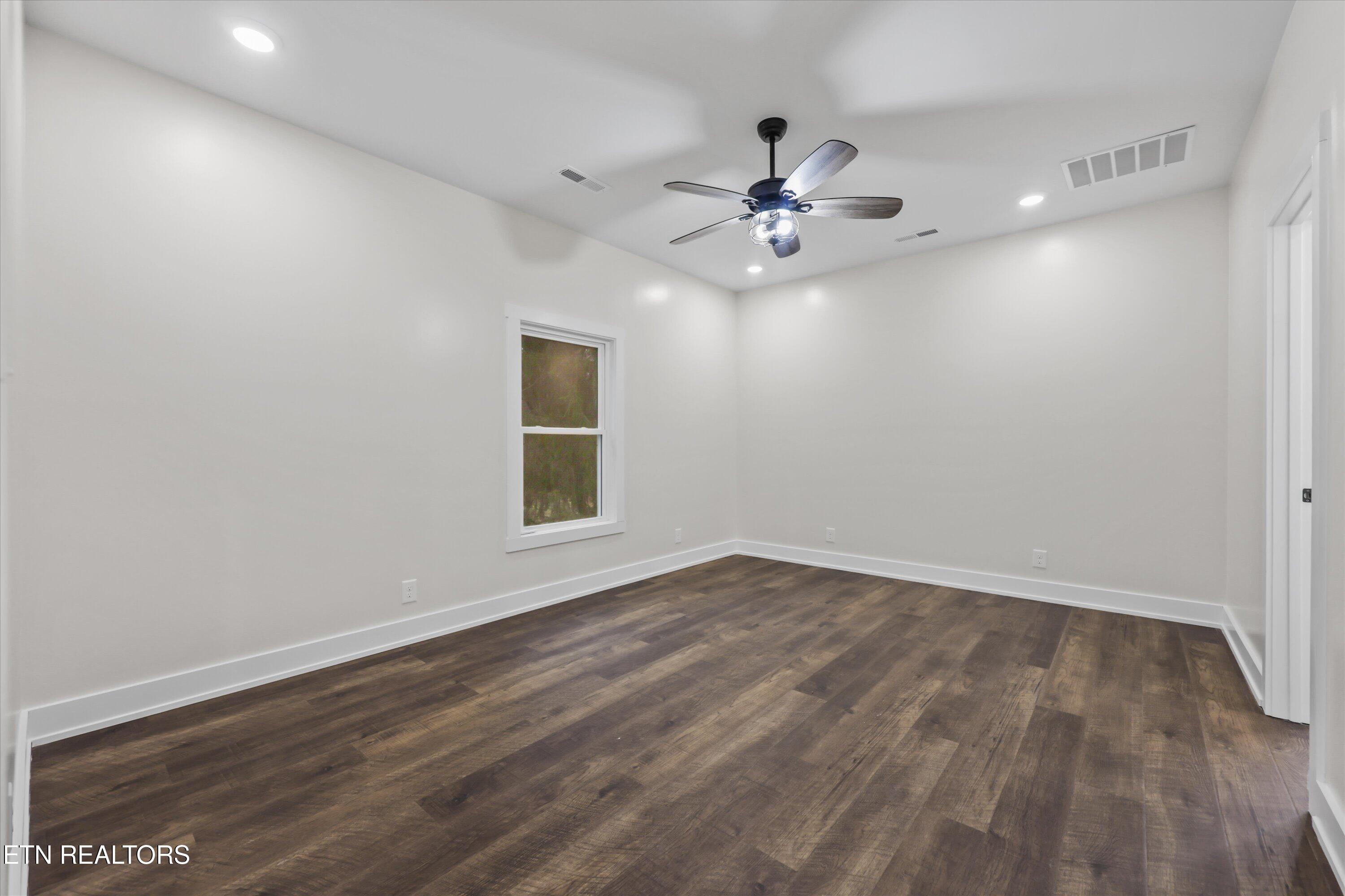 136 Log Lane Jacksboro TN 37757