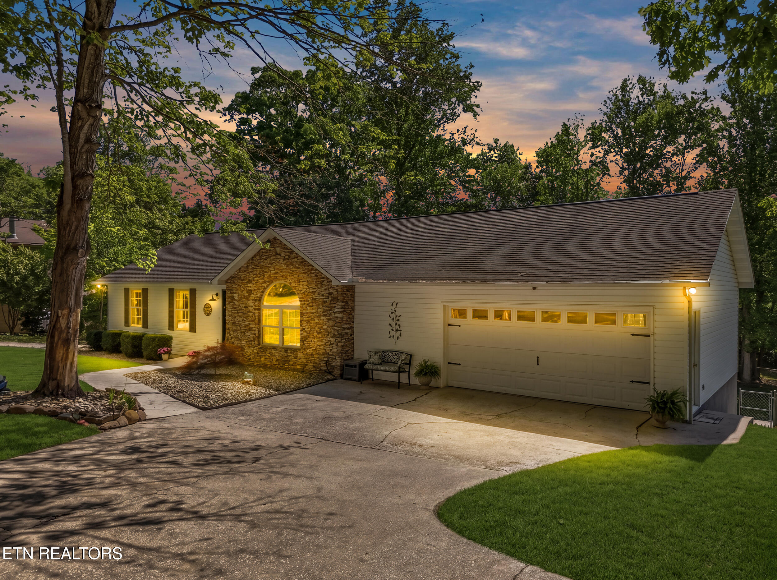 1502 Kathy Circle Kingston TN 37763