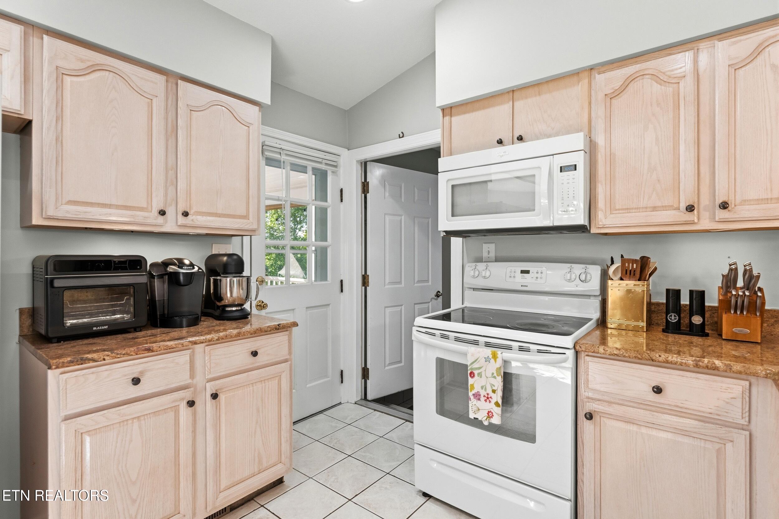 1502 Kathy Circle Kingston TN 37763