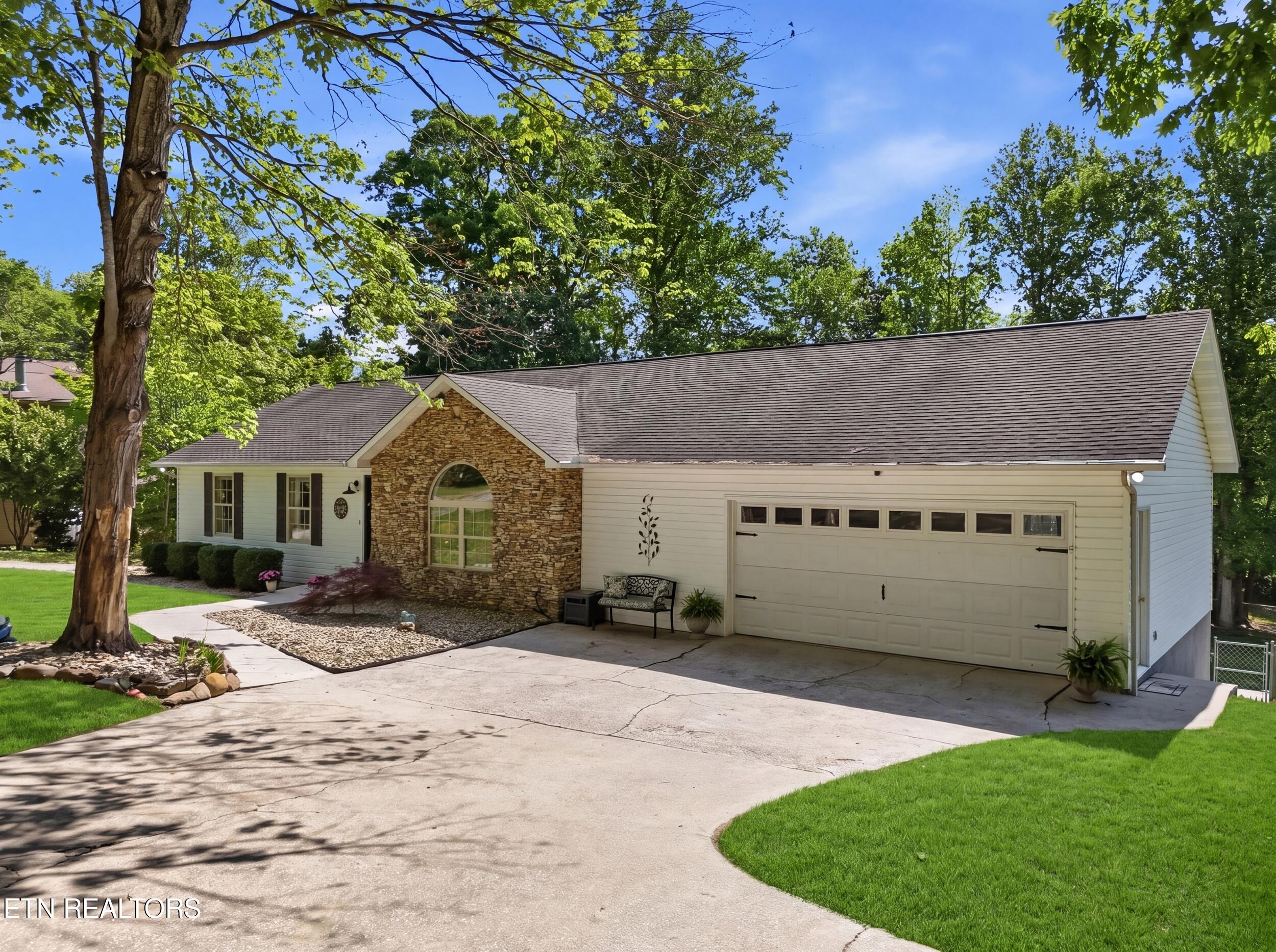 1502 Kathy Circle Kingston TN 37763