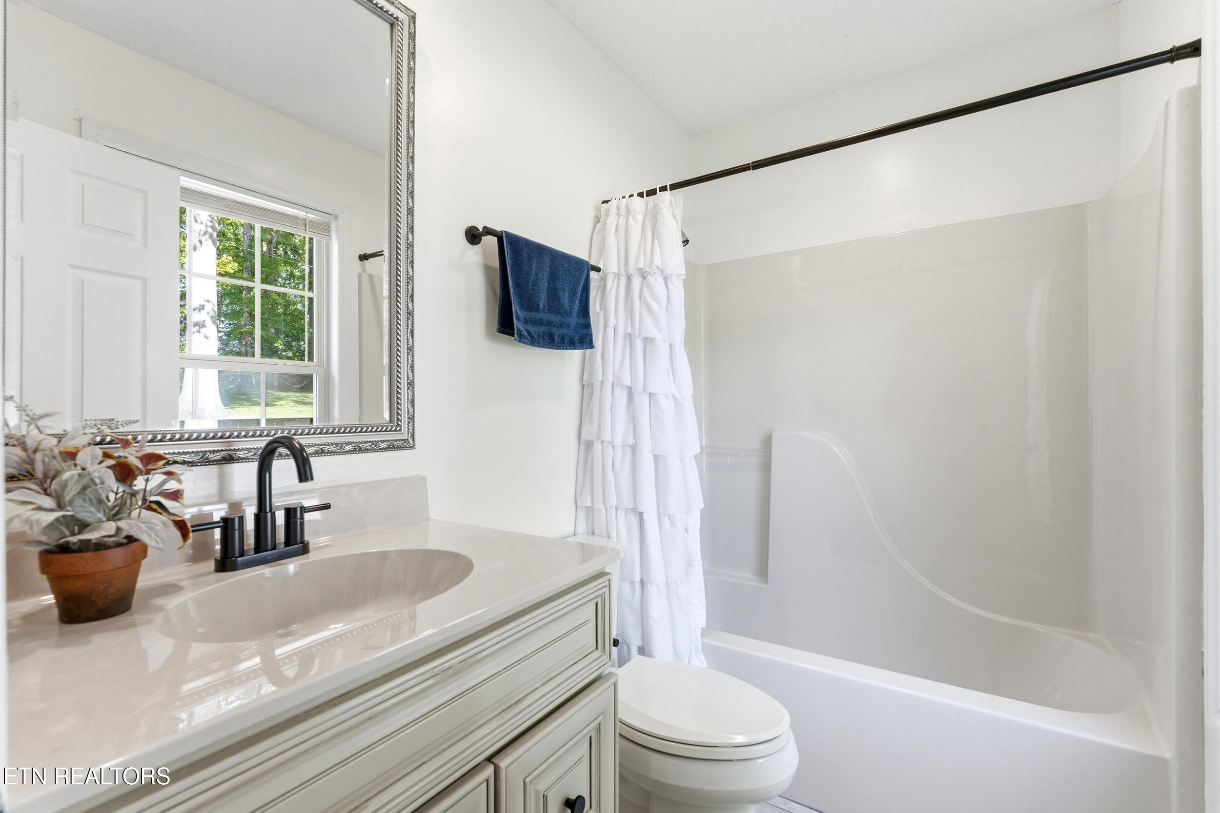 1502 Kathy Circle Kingston TN 37763