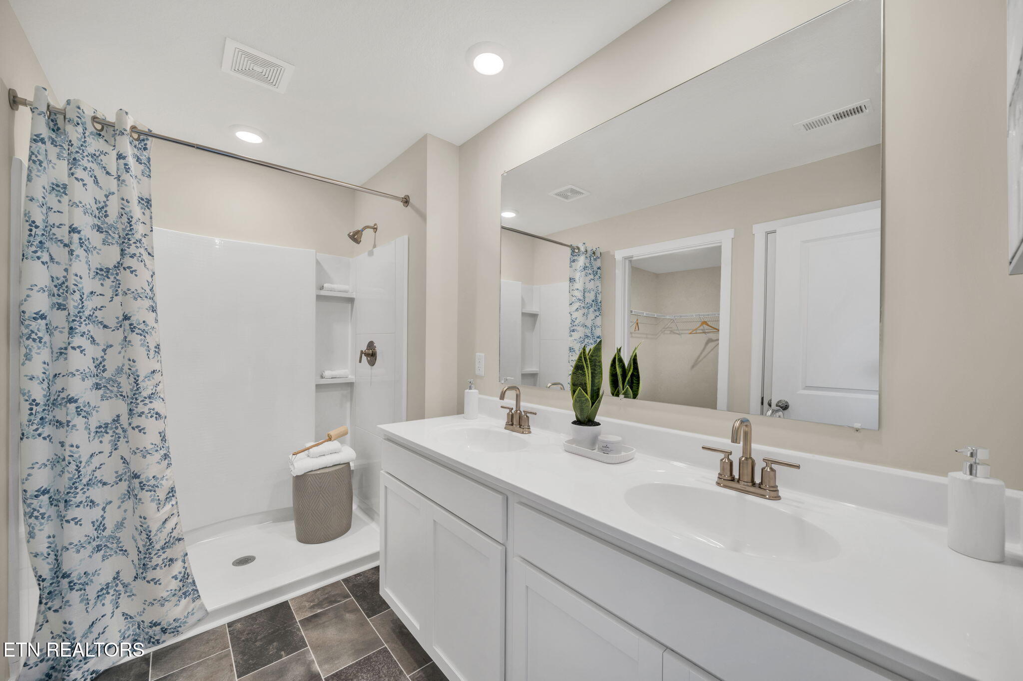 112 S Blissful Meadows Drive Harriman TN 37748