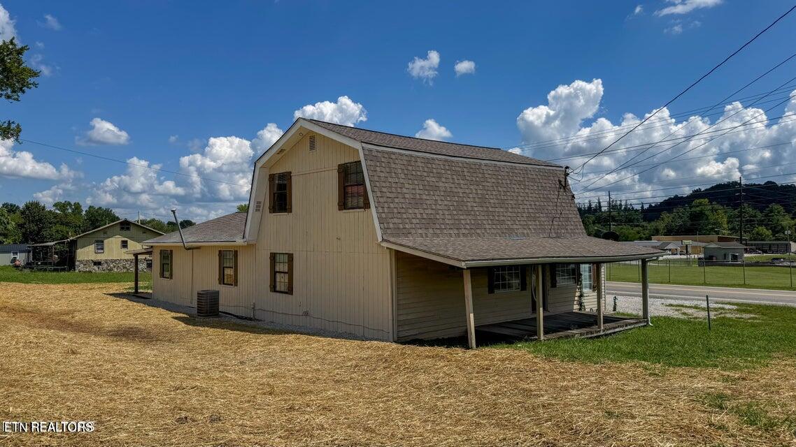942 W Third Avenue Oneida TN 37841