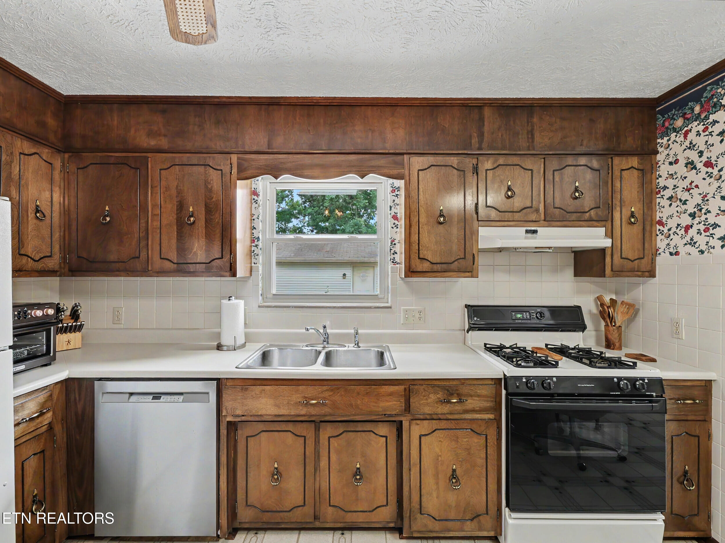 1909 S Belmont Drive Maryville TN 37804