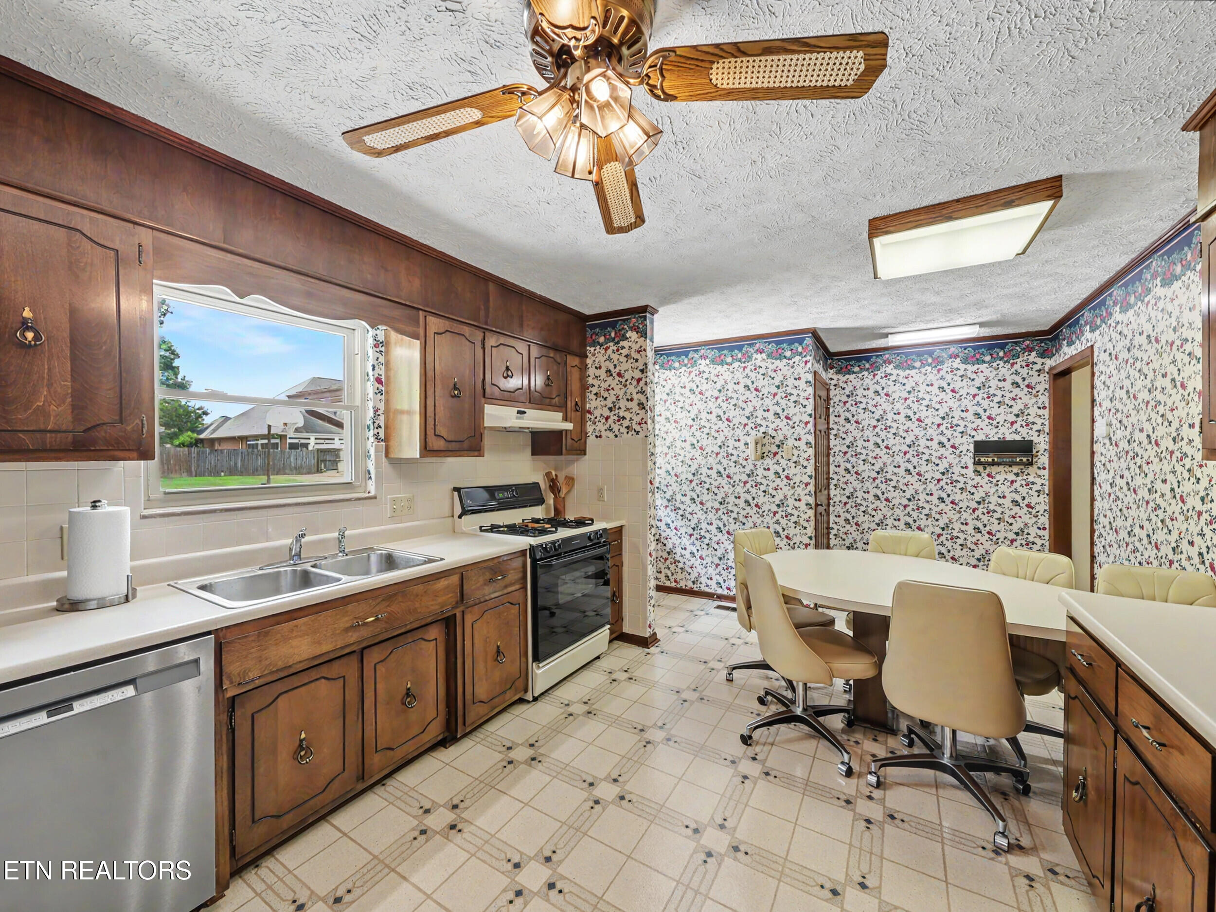 1909 S Belmont Drive Maryville TN 37804