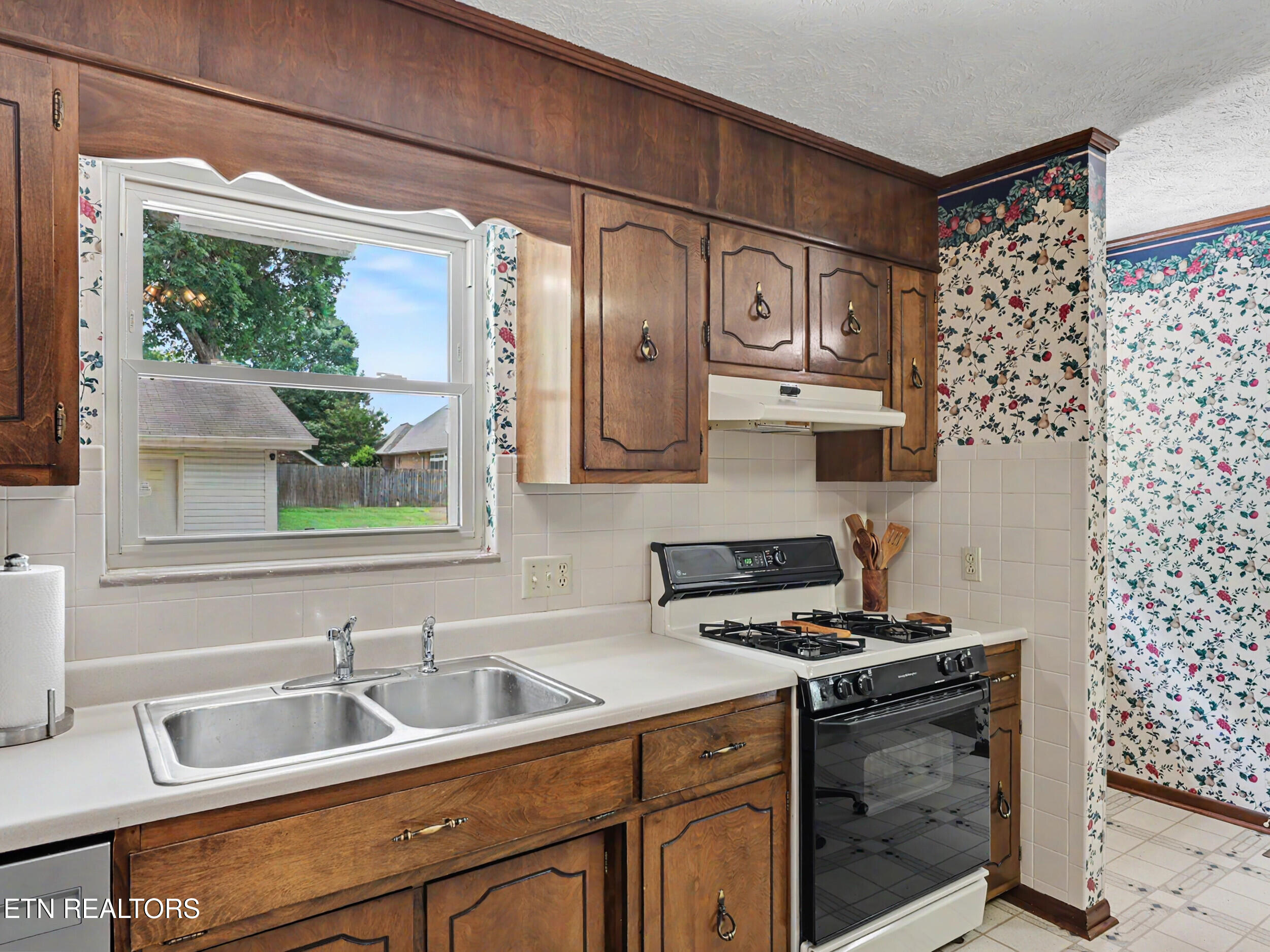 1909 S Belmont Drive Maryville TN 37804