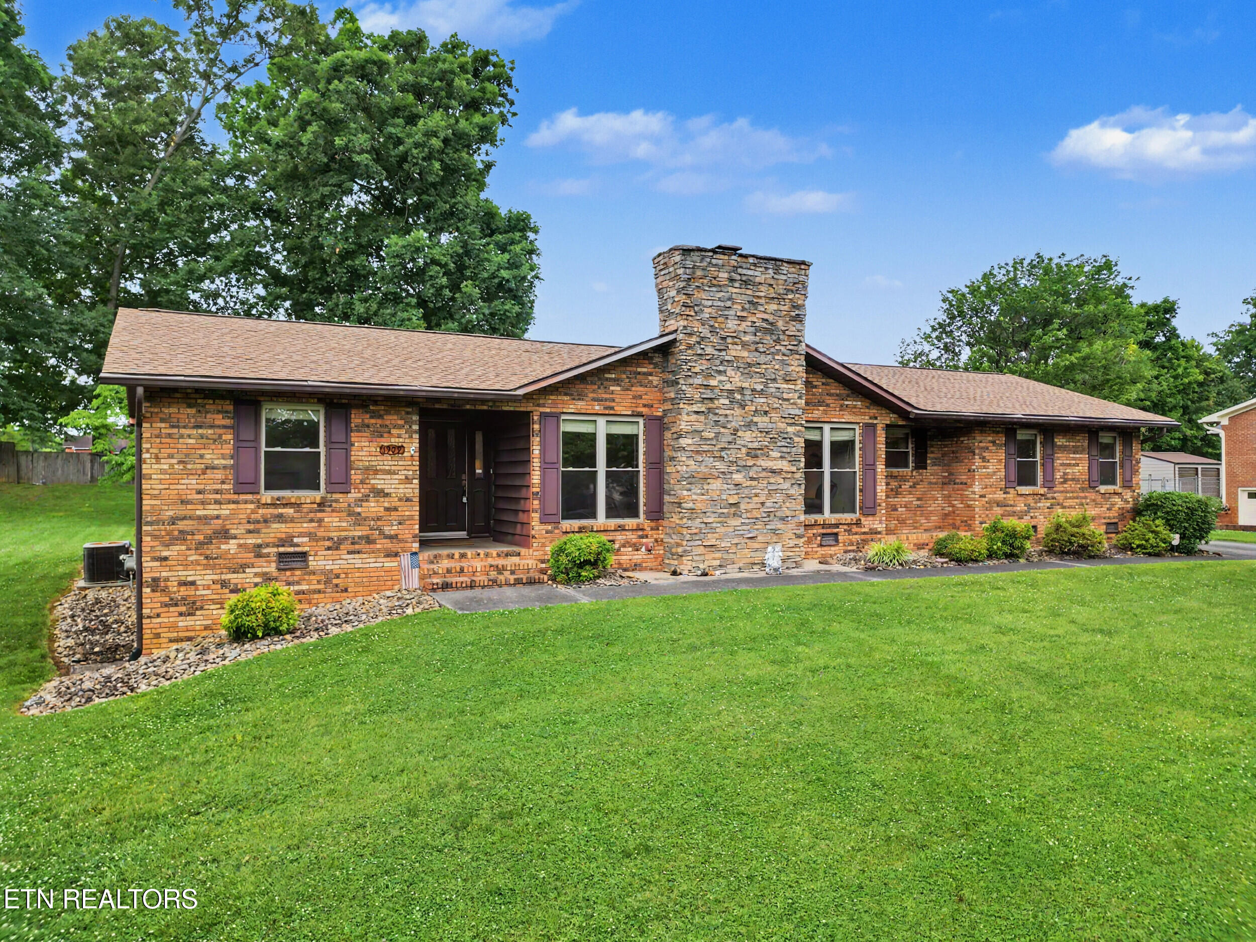1909 S Belmont Drive Maryville TN 37804
