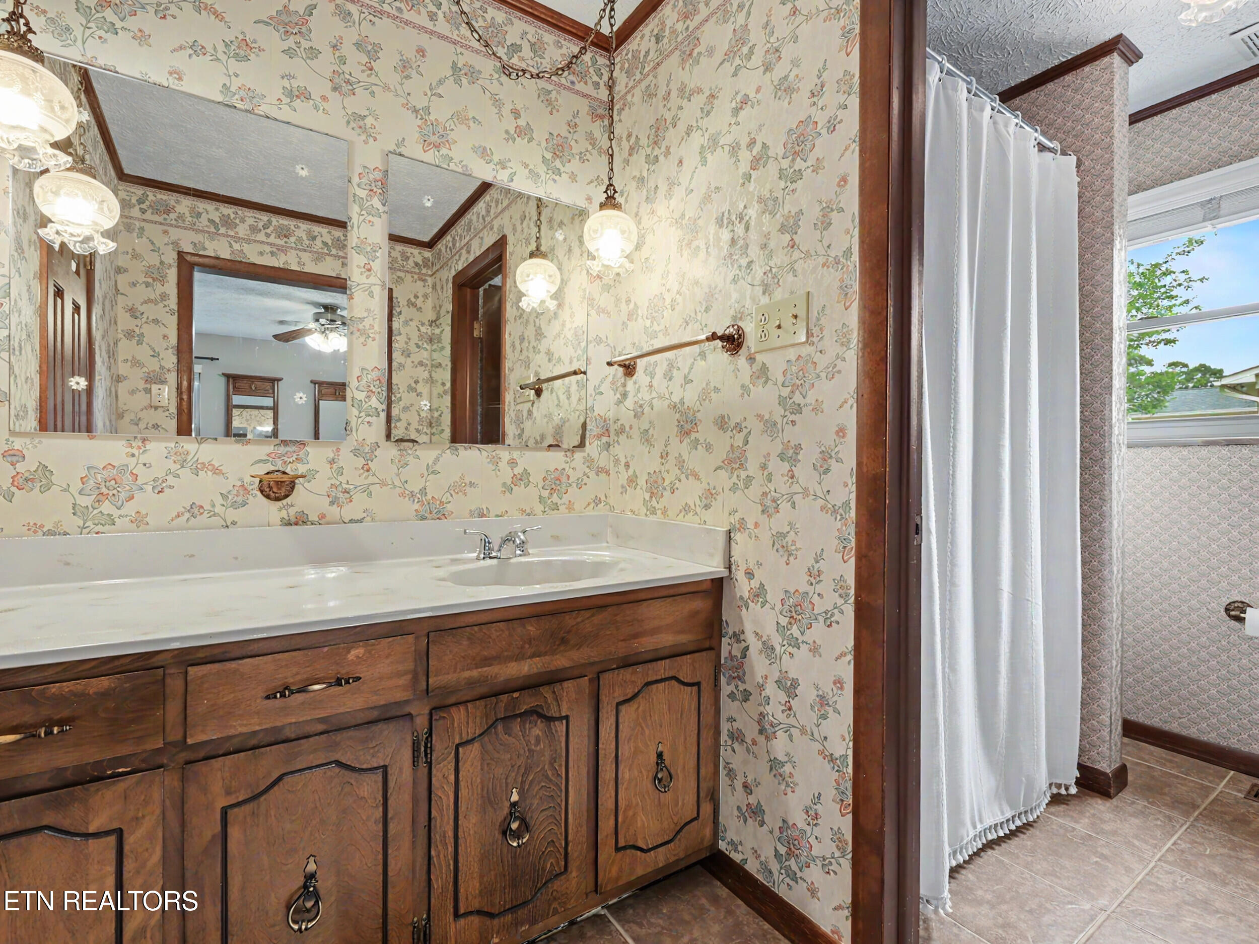 1909 S Belmont Drive Maryville TN 37804