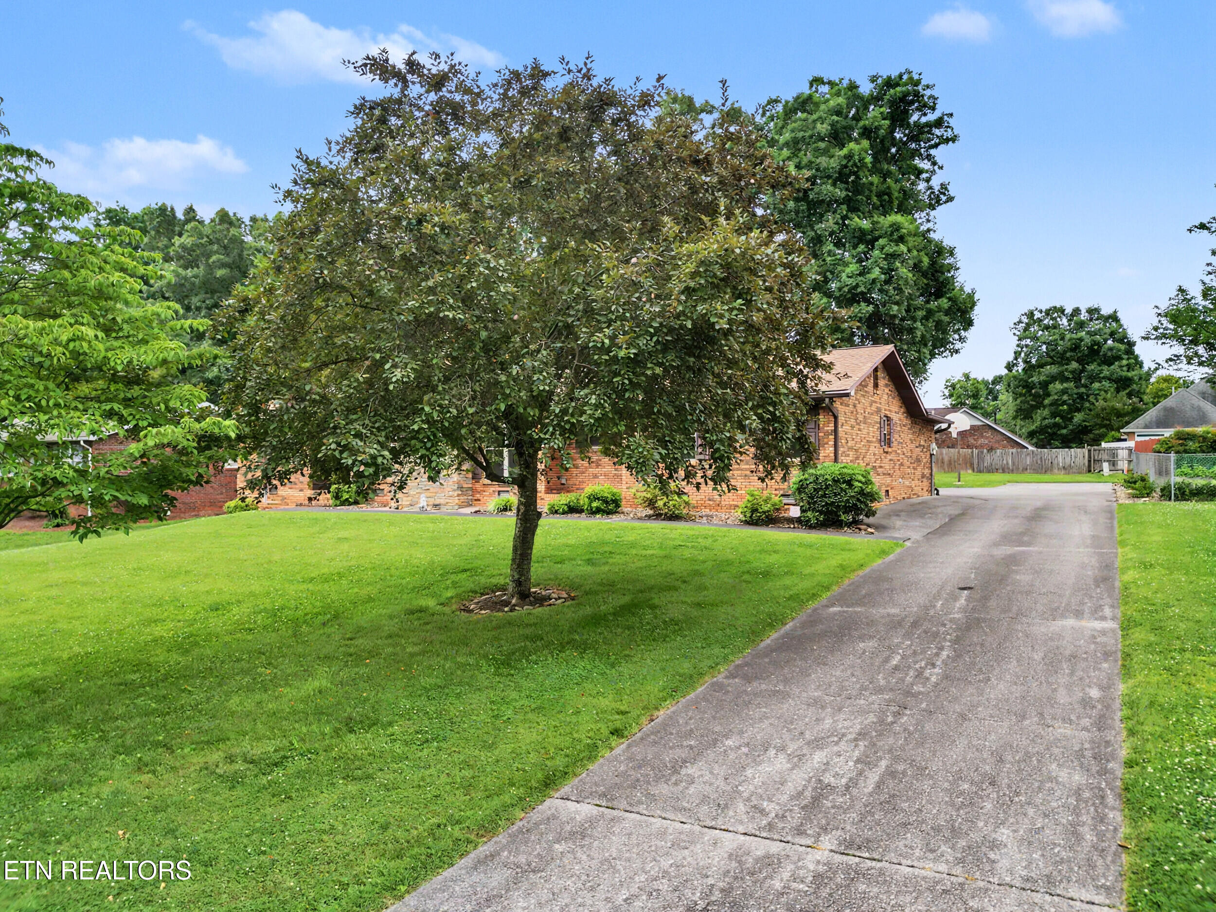 1909 S Belmont Drive Maryville TN 37804