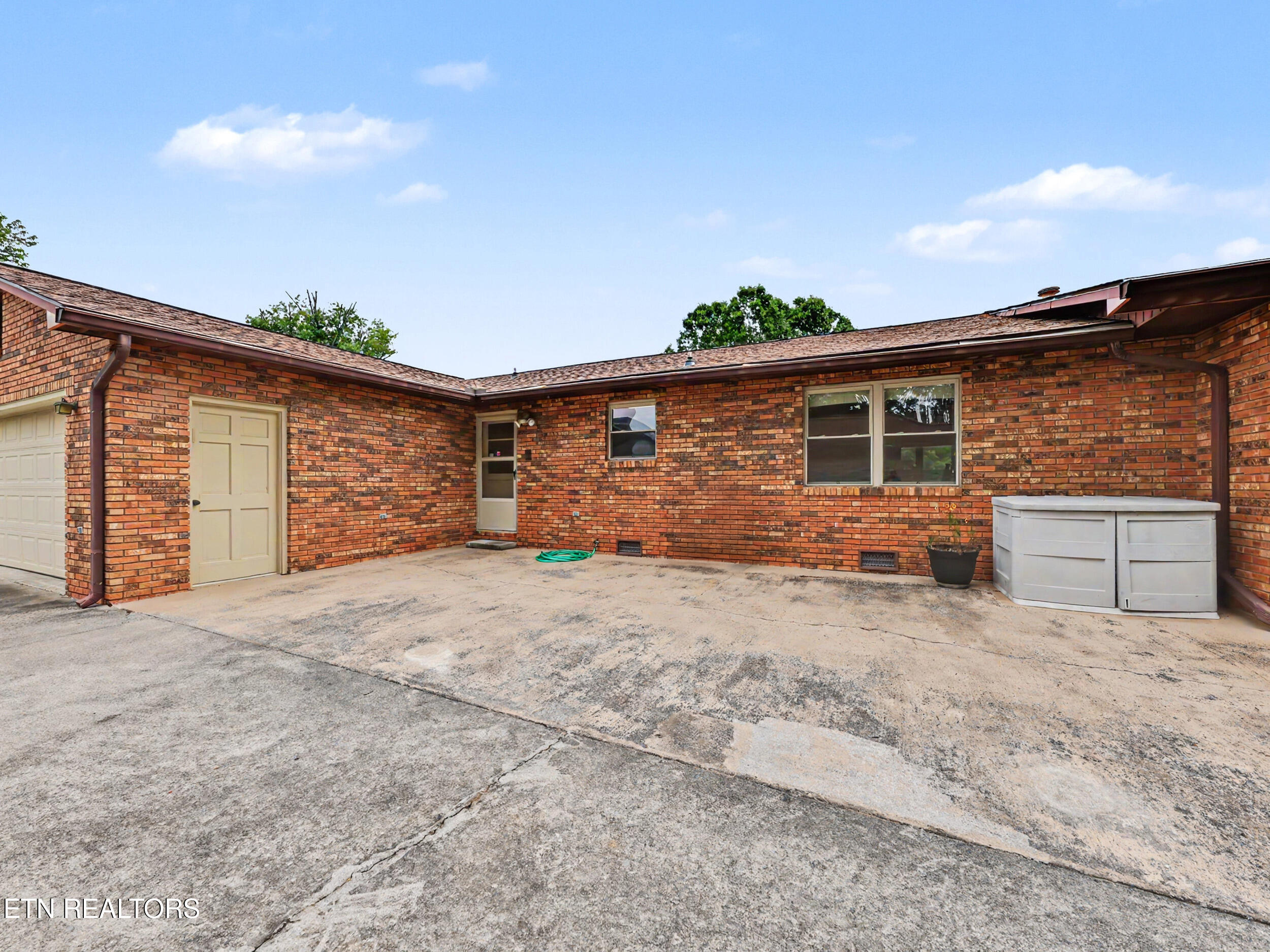 1909 S Belmont Drive Maryville TN 37804