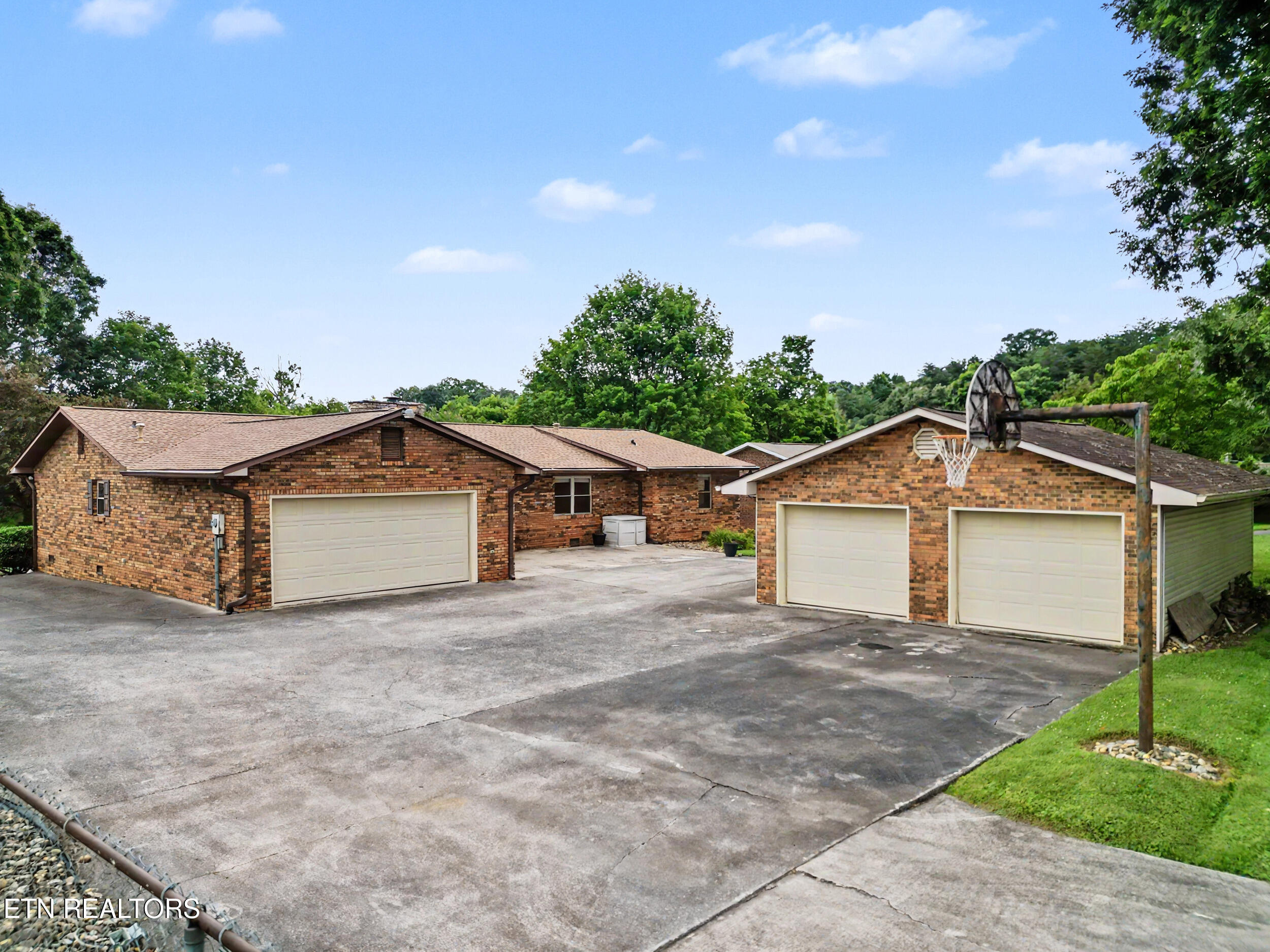 1909 S Belmont Drive Maryville TN 37804