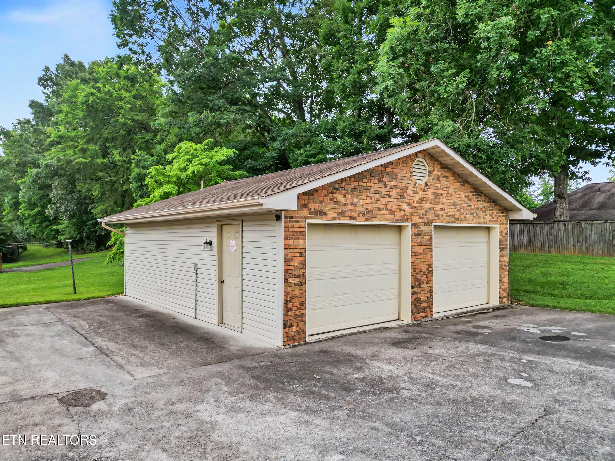 1909 S Belmont Drive Maryville TN 37804