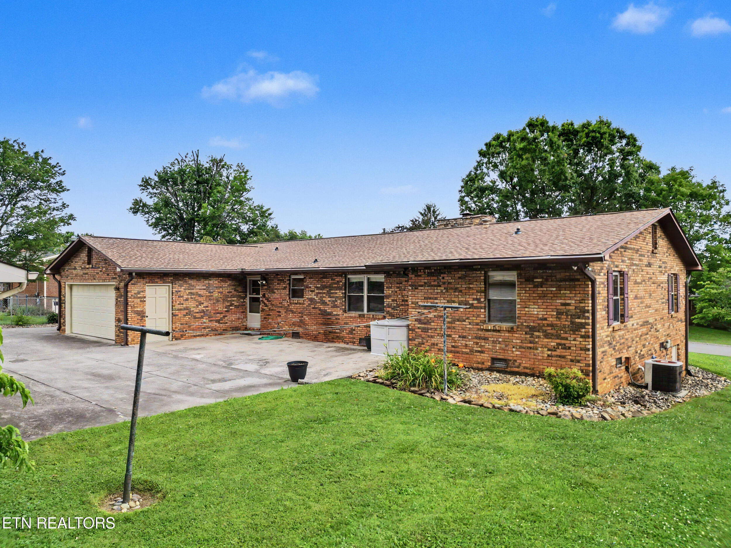 1909 S Belmont Drive Maryville TN 37804