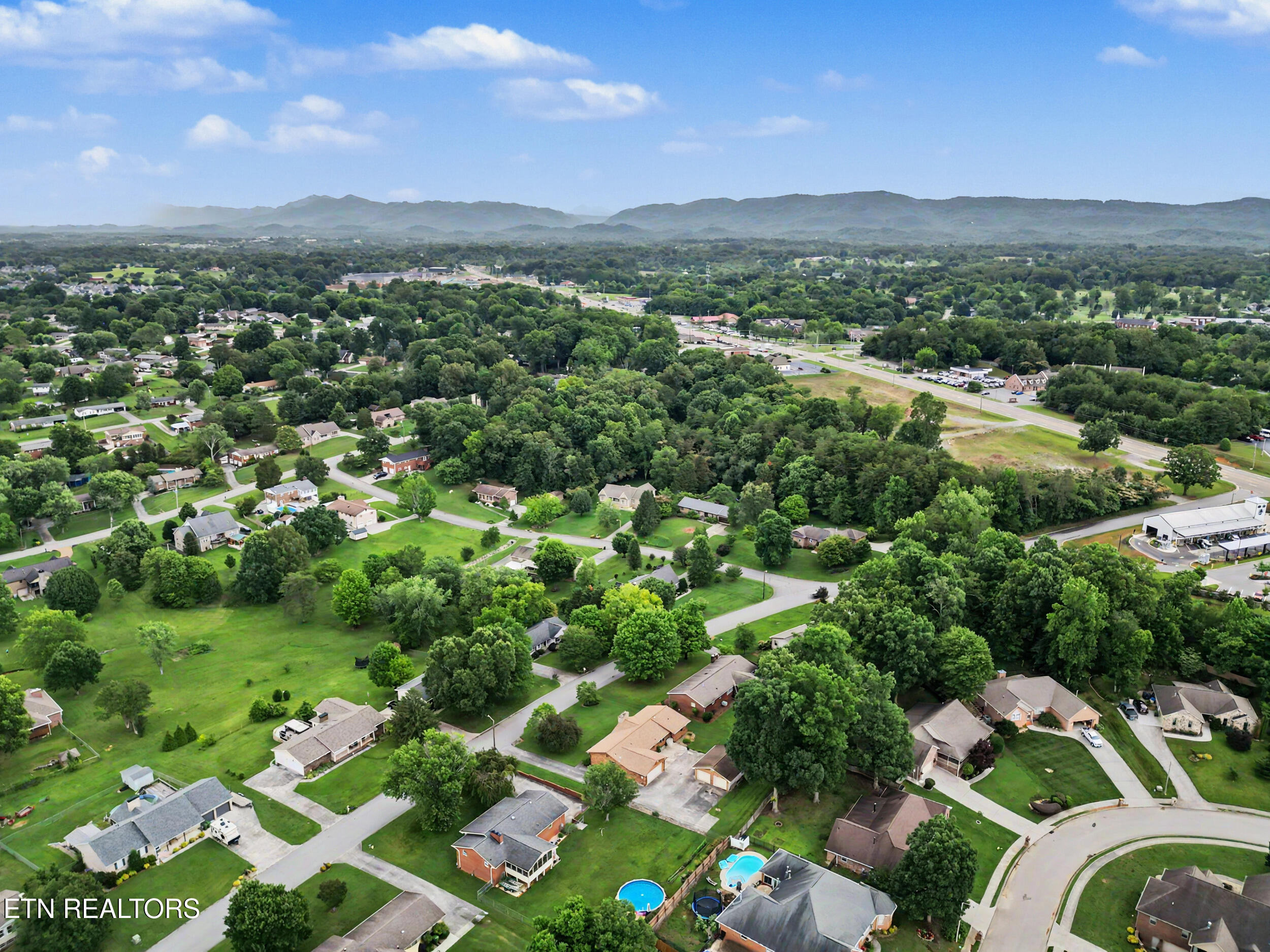 1909 S Belmont Drive Maryville TN 37804