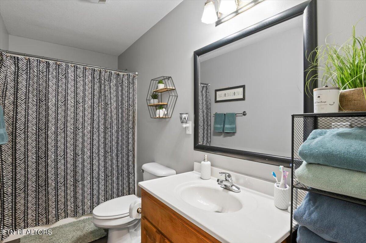 667 Pine Hollow Road Jacksboro TN 37757