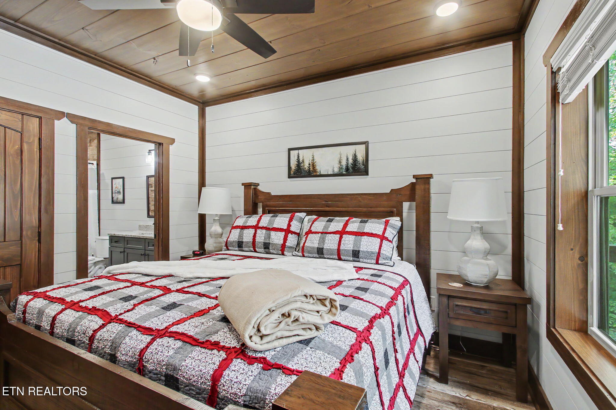 1756 Stinnett Road Sevierville TN 37876