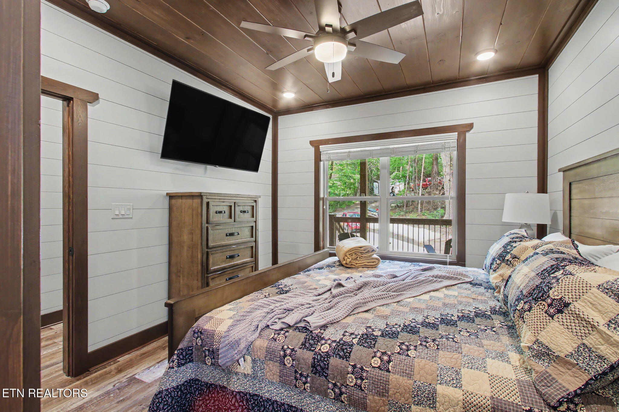 1756 Stinnett Road Sevierville TN 37876