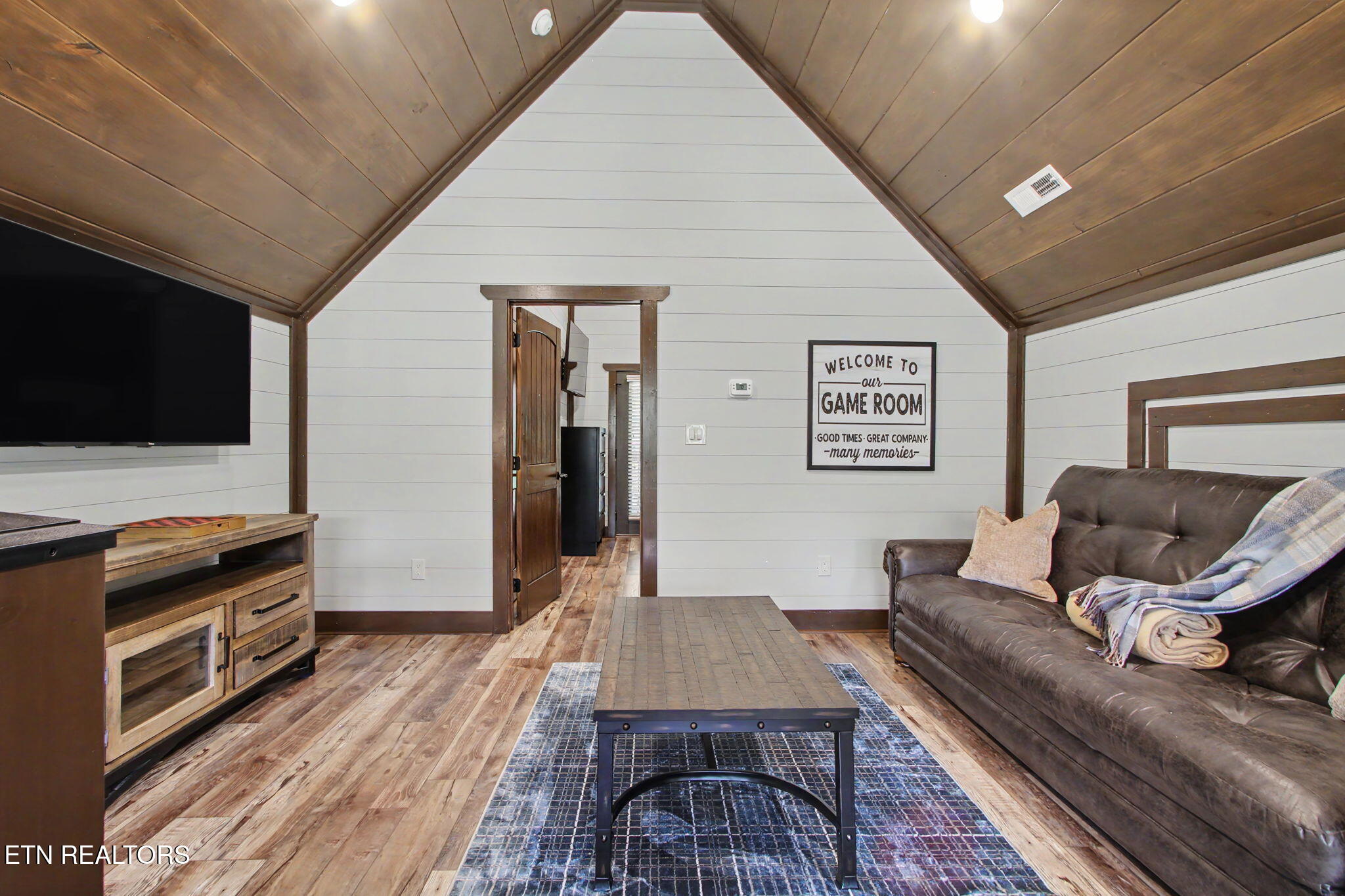1756 Stinnett Road Sevierville TN 37876