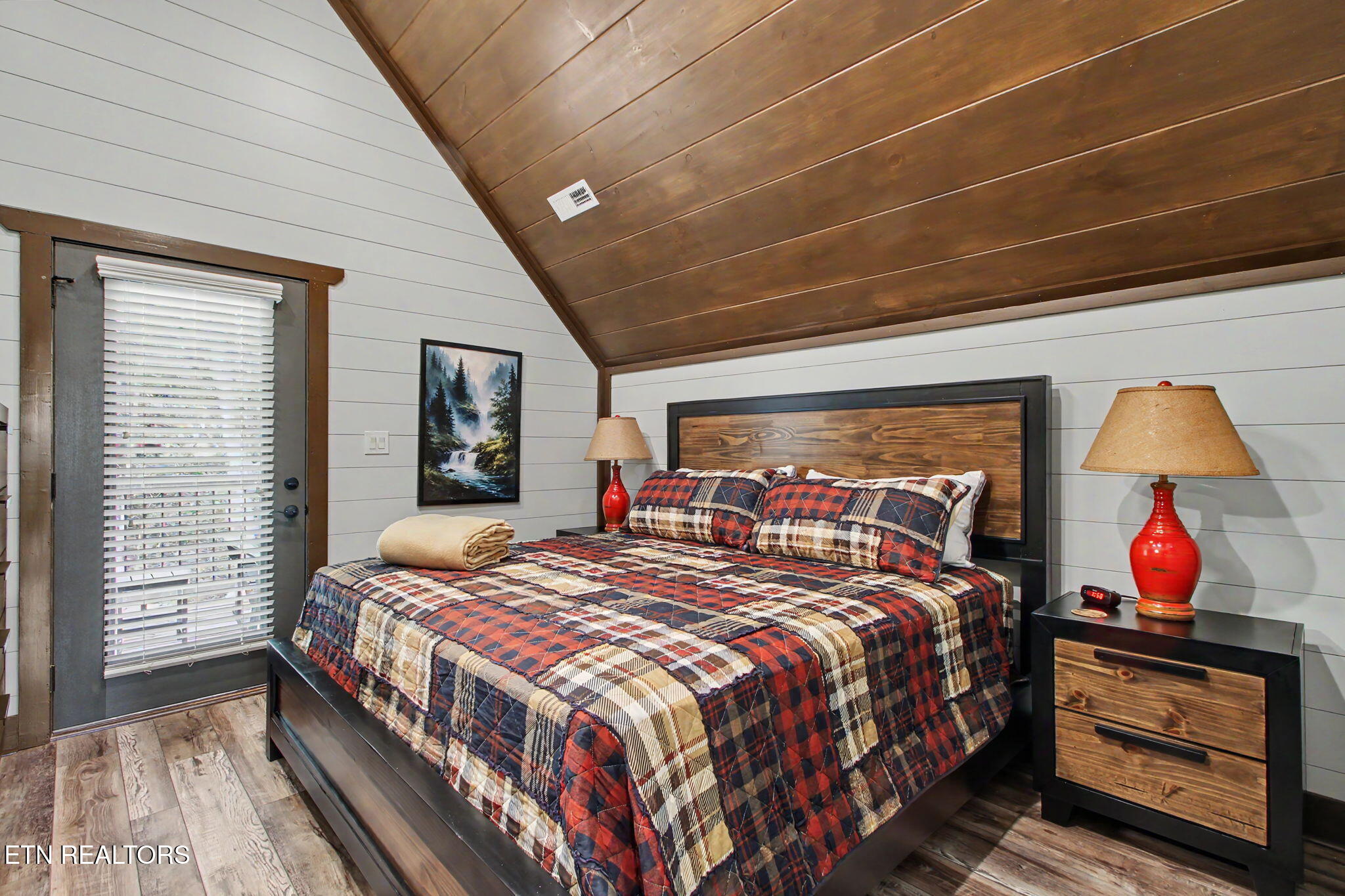 1756 Stinnett Road Sevierville TN 37876