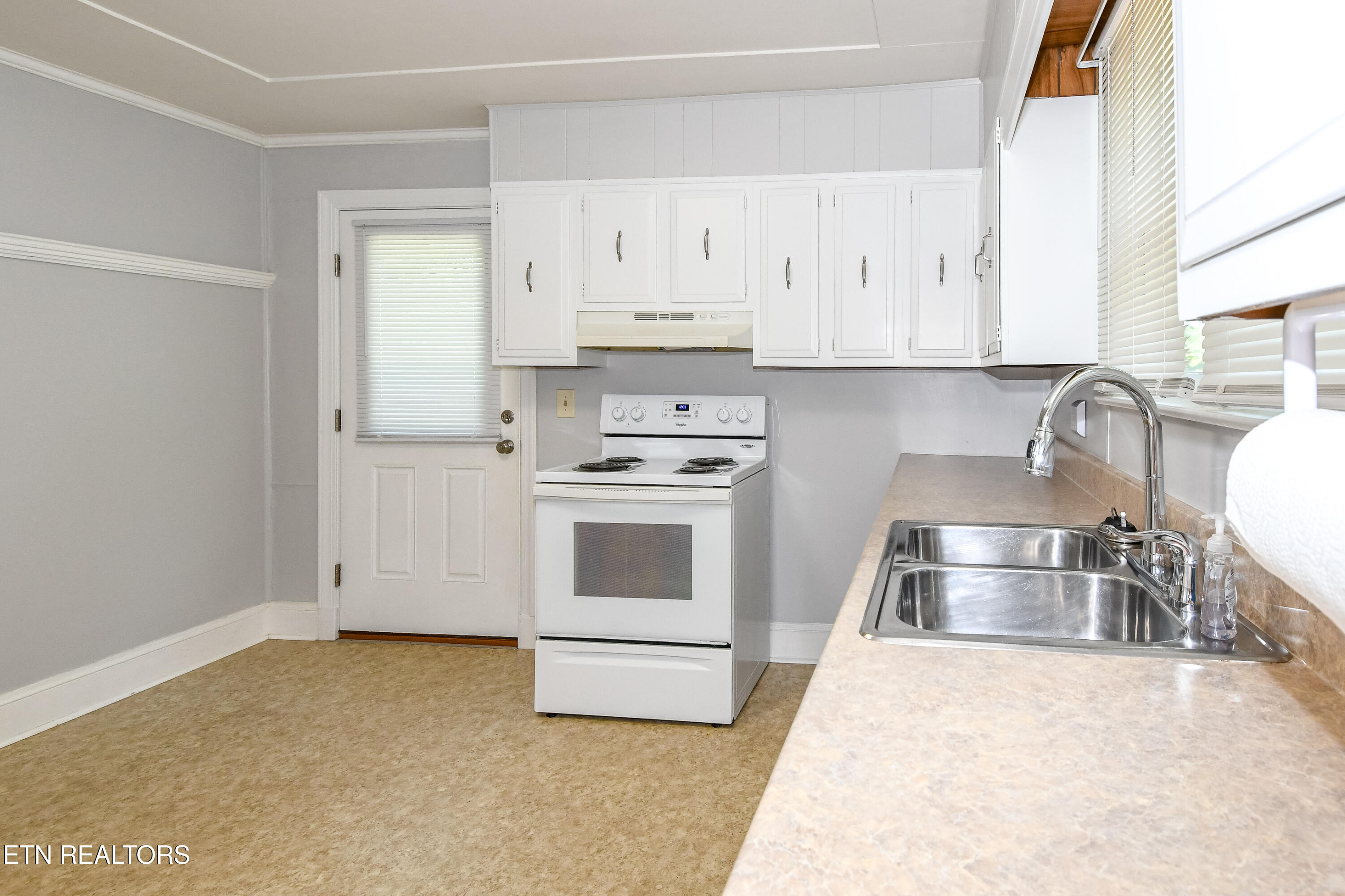 1209 Forest Avenue Maryville TN 37804