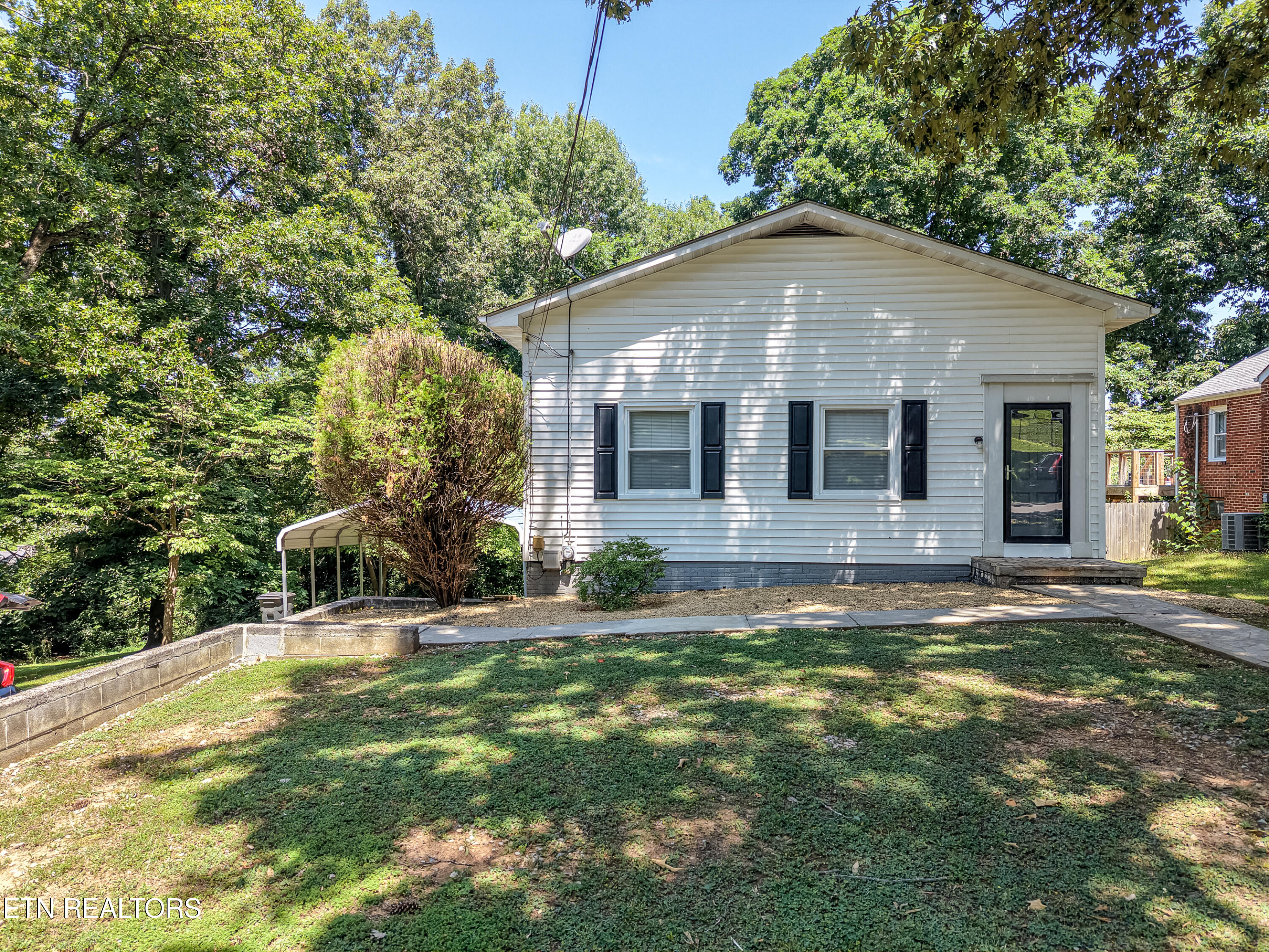 1209 Forest Avenue Maryville TN 37804