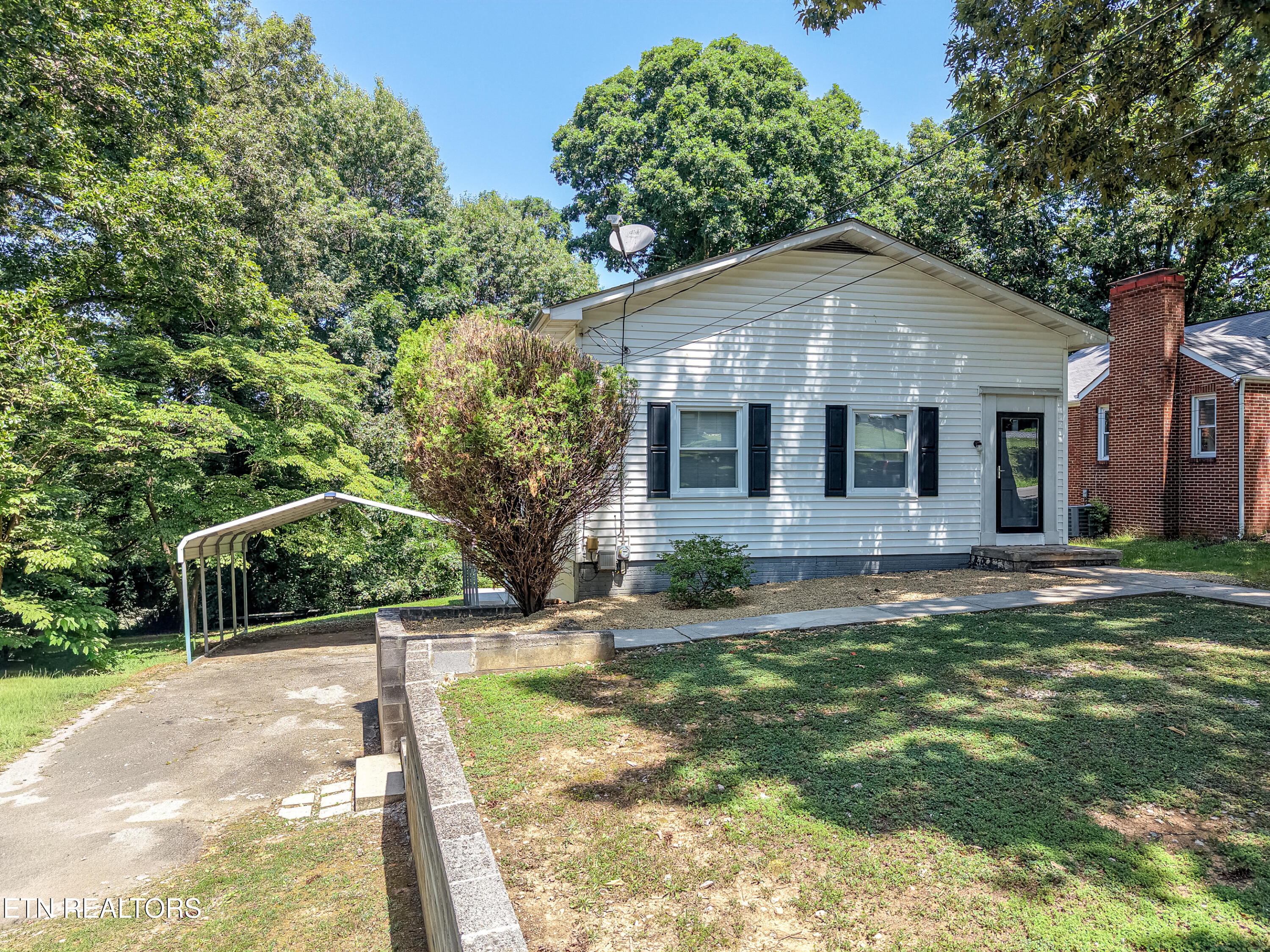 1209 Forest Avenue Maryville TN 37804