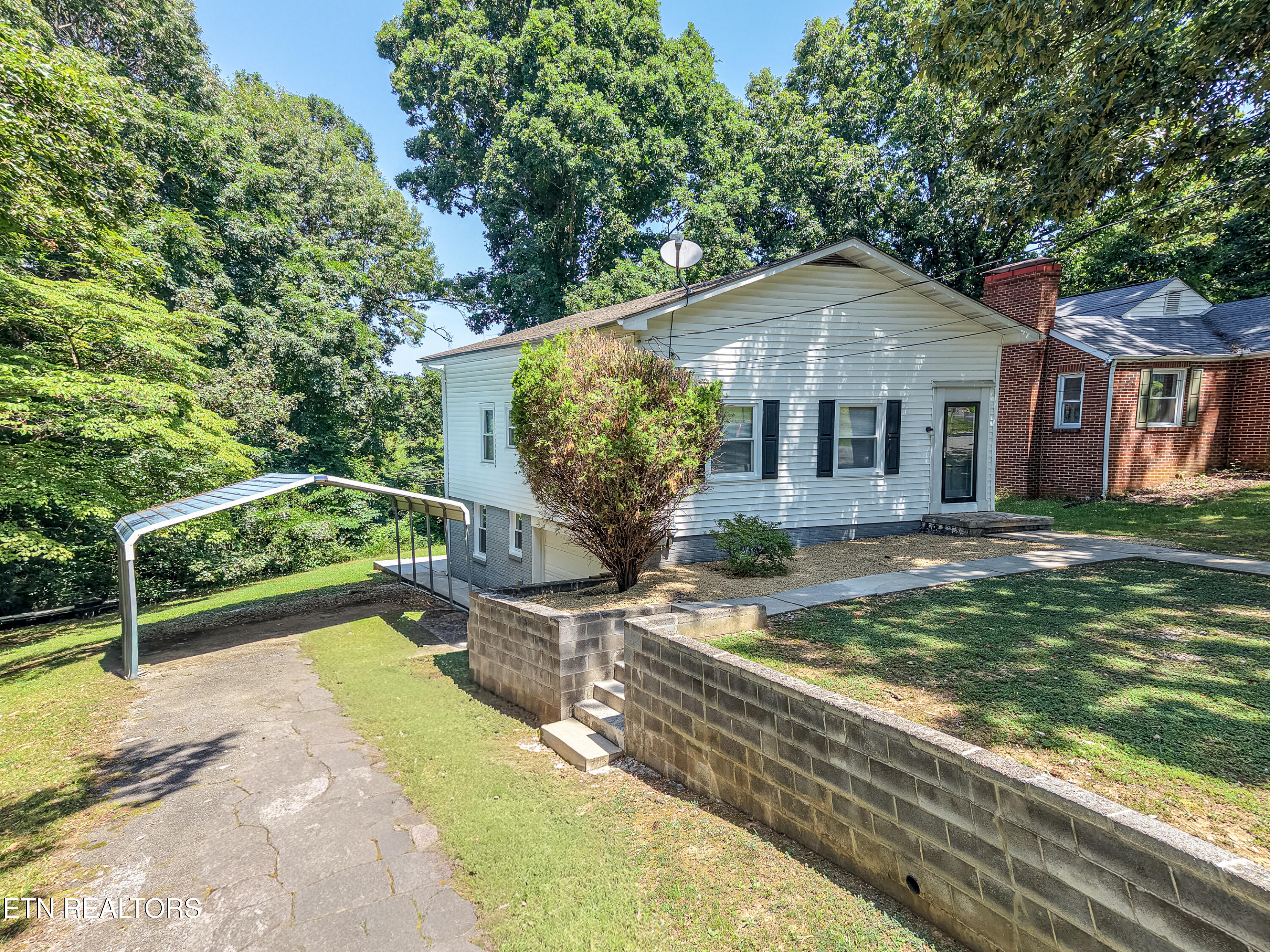 1209 Forest Avenue Maryville TN 37804
