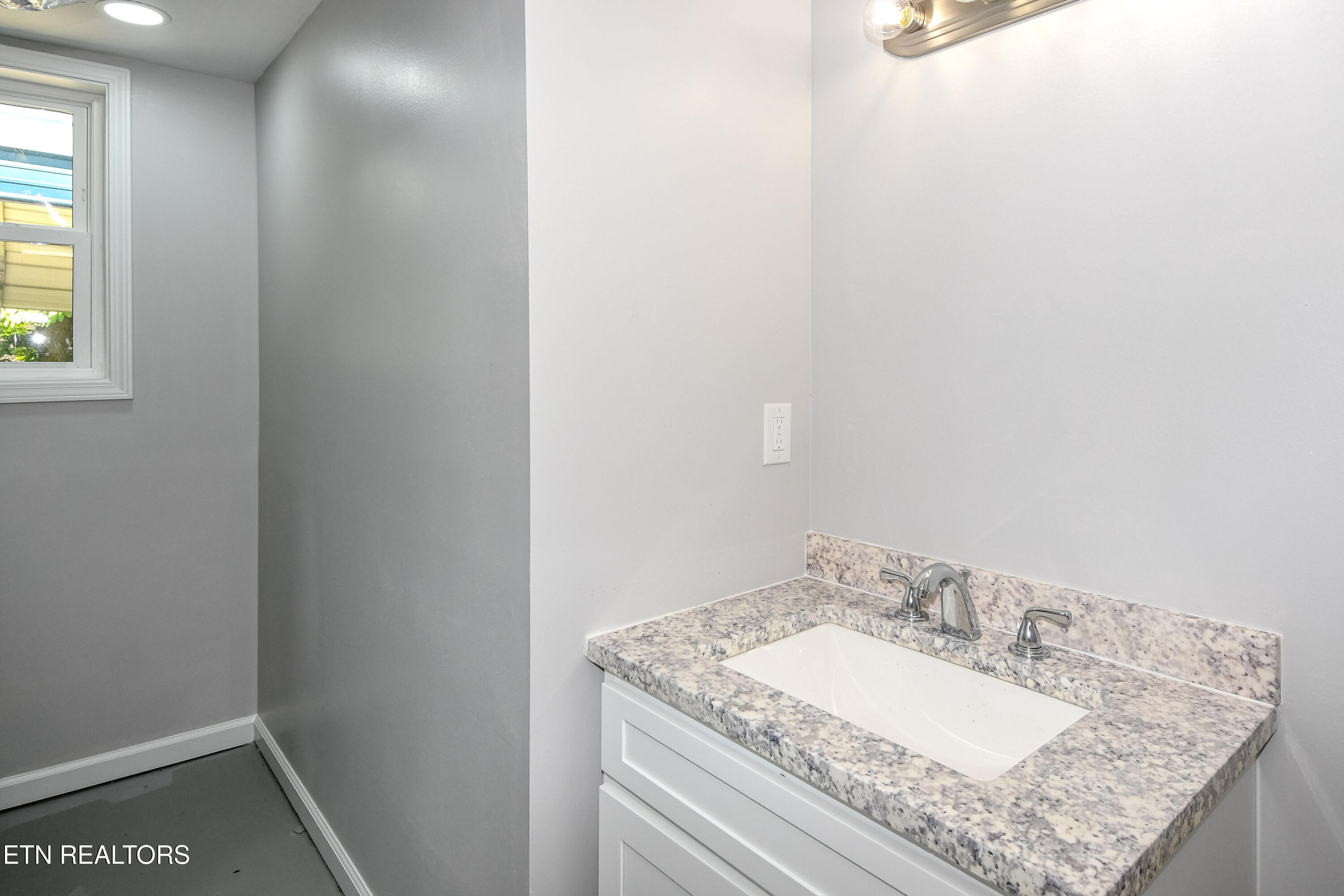 1209 Forest Avenue Maryville TN 37804