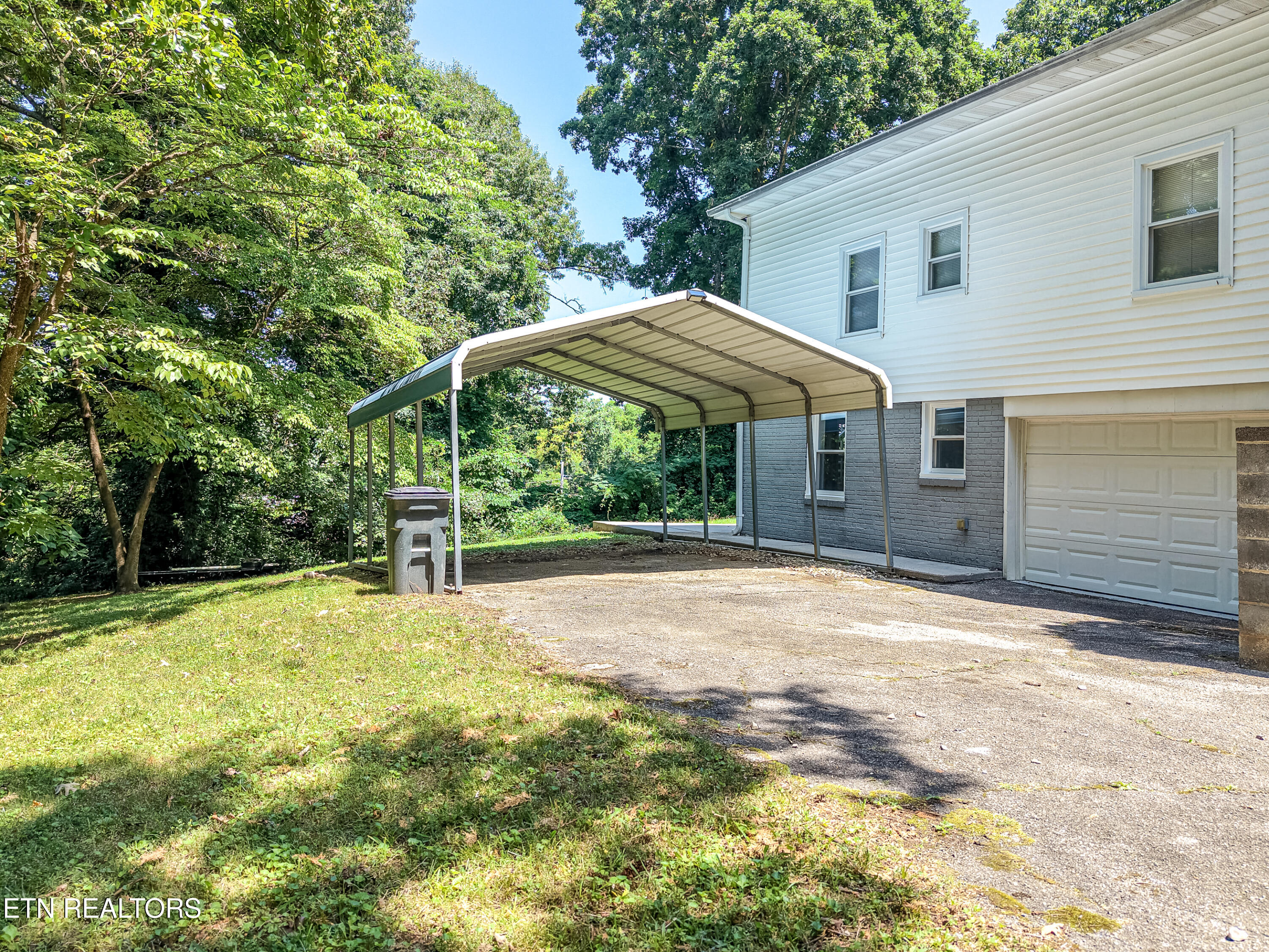 1209 Forest Avenue Maryville TN 37804