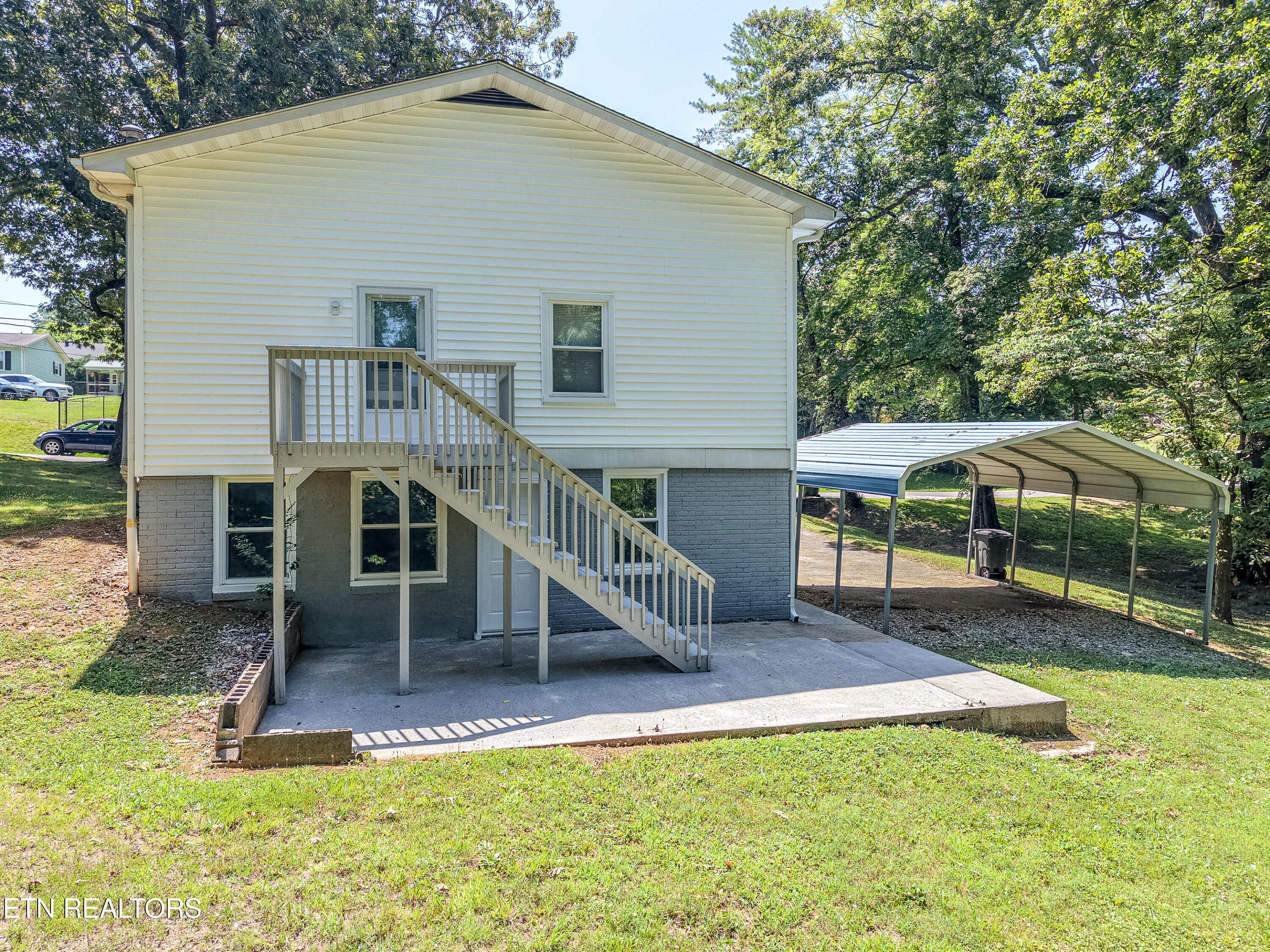 1209 Forest Avenue Maryville TN 37804