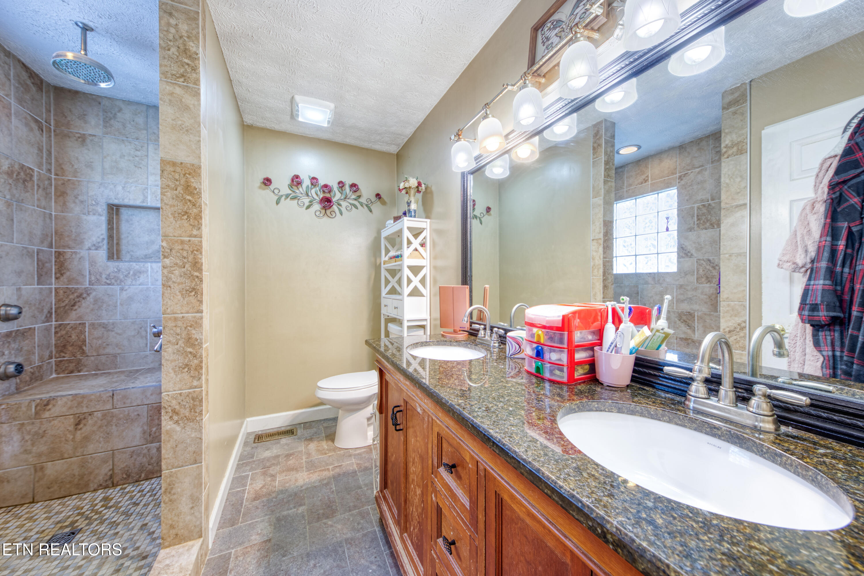 2215 Island Boulevard Sevierville TN 37876