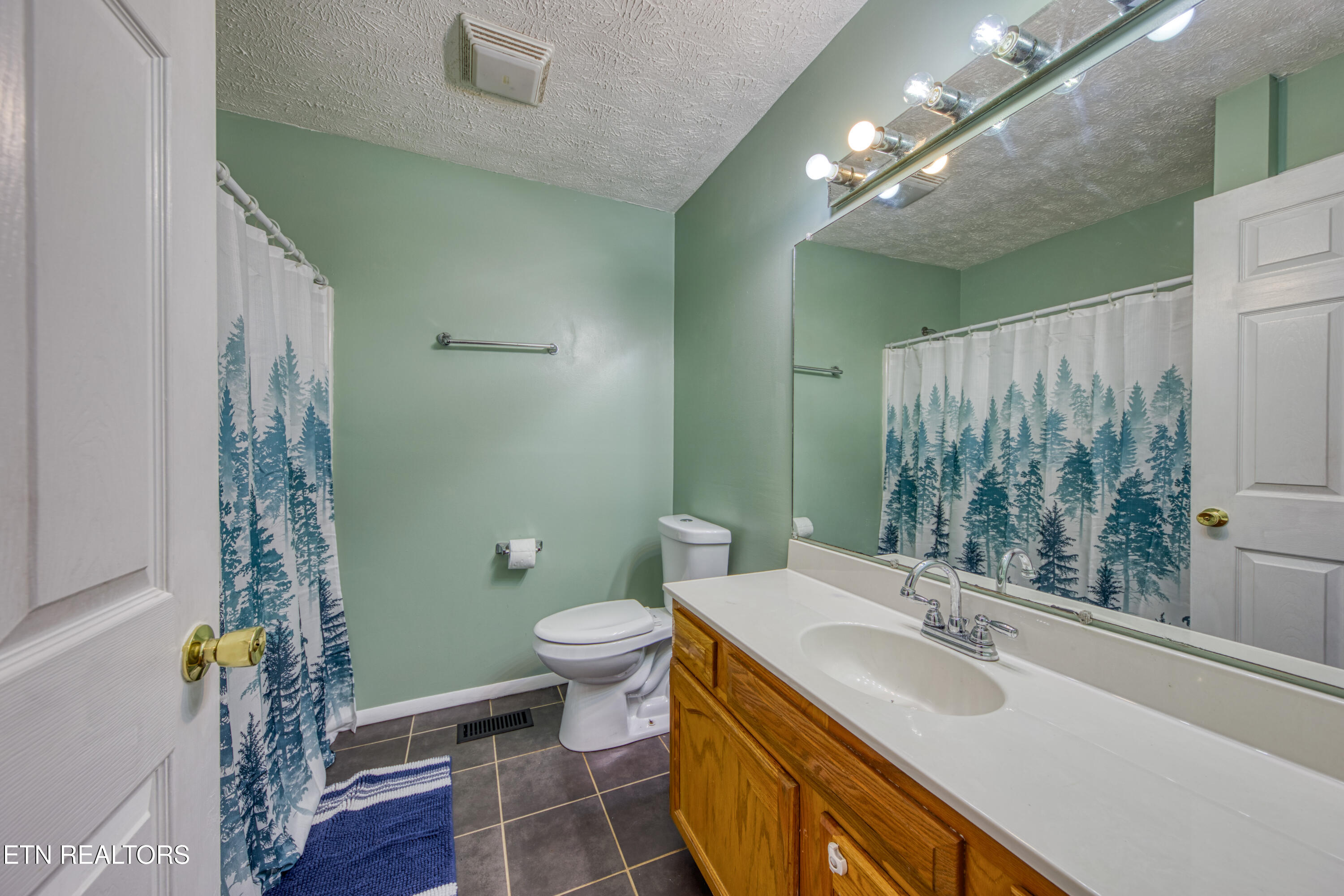 2215 Island Boulevard Sevierville TN 37876