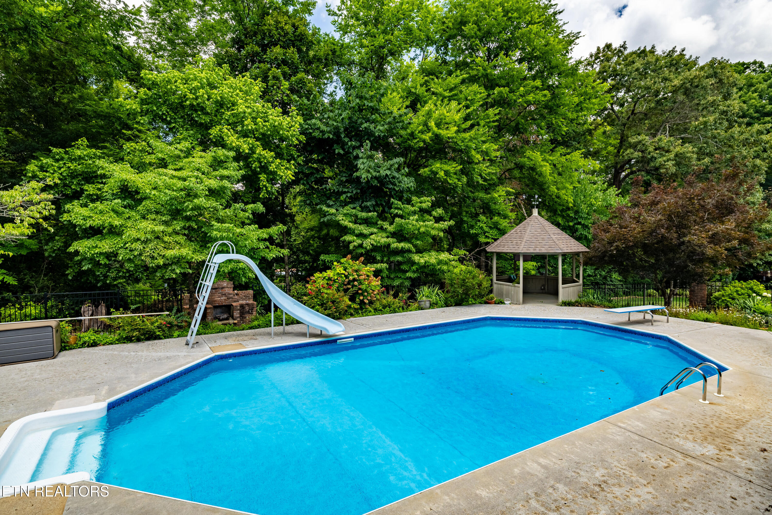 135 N Panoscenic Drive Maryville TN 37803