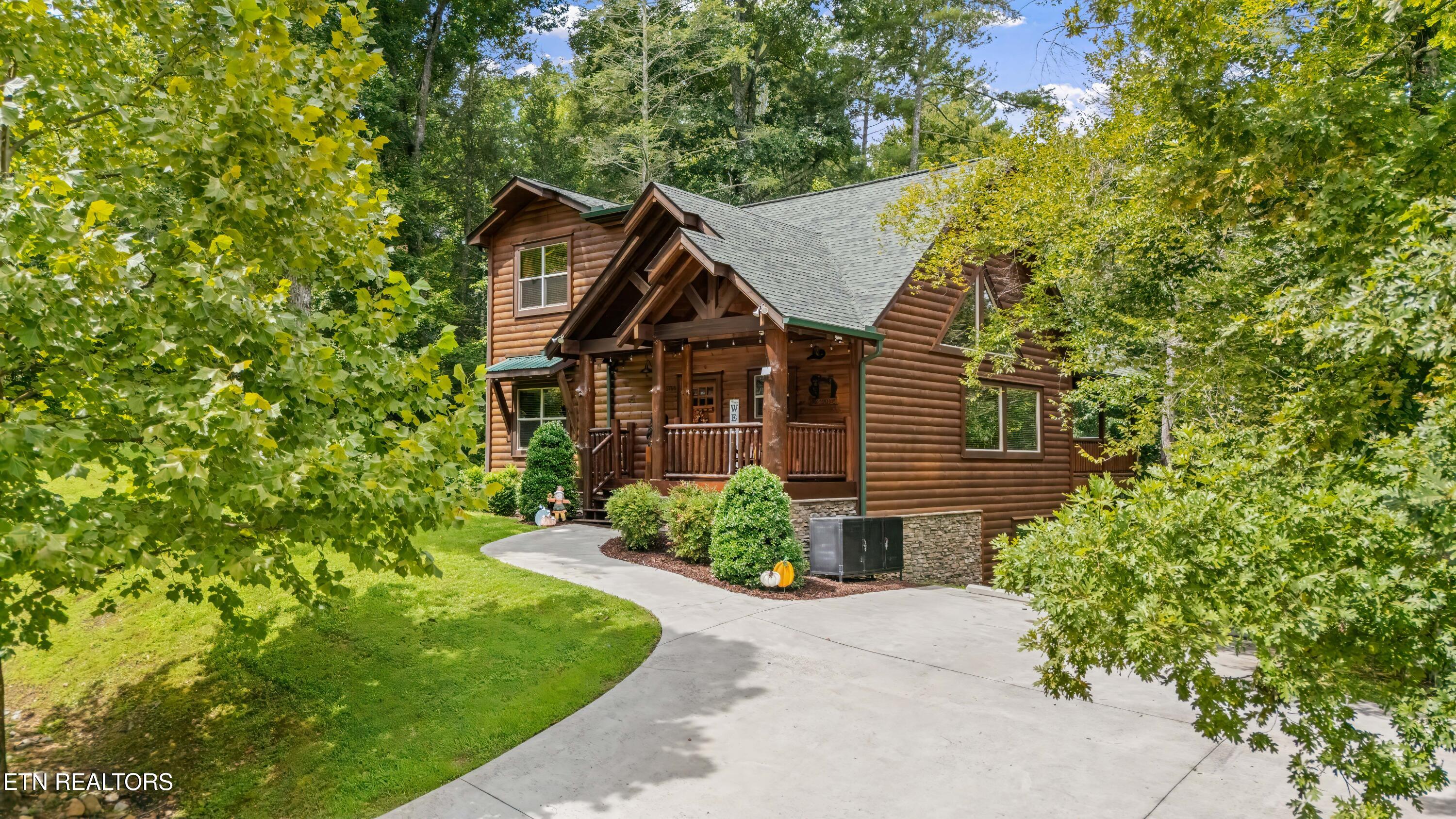 2706 Owls Cove Way Sevierville TN 37862