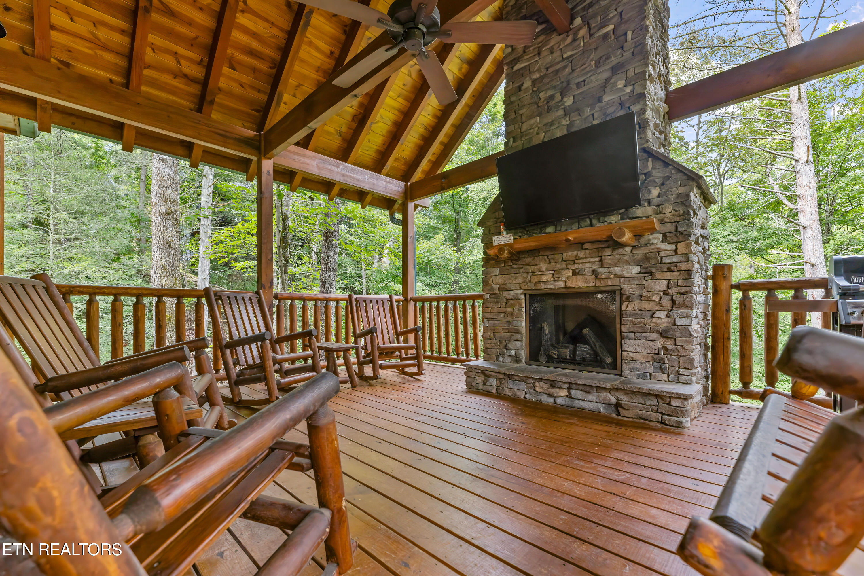 2706 Owls Cove Way Sevierville TN 37862
