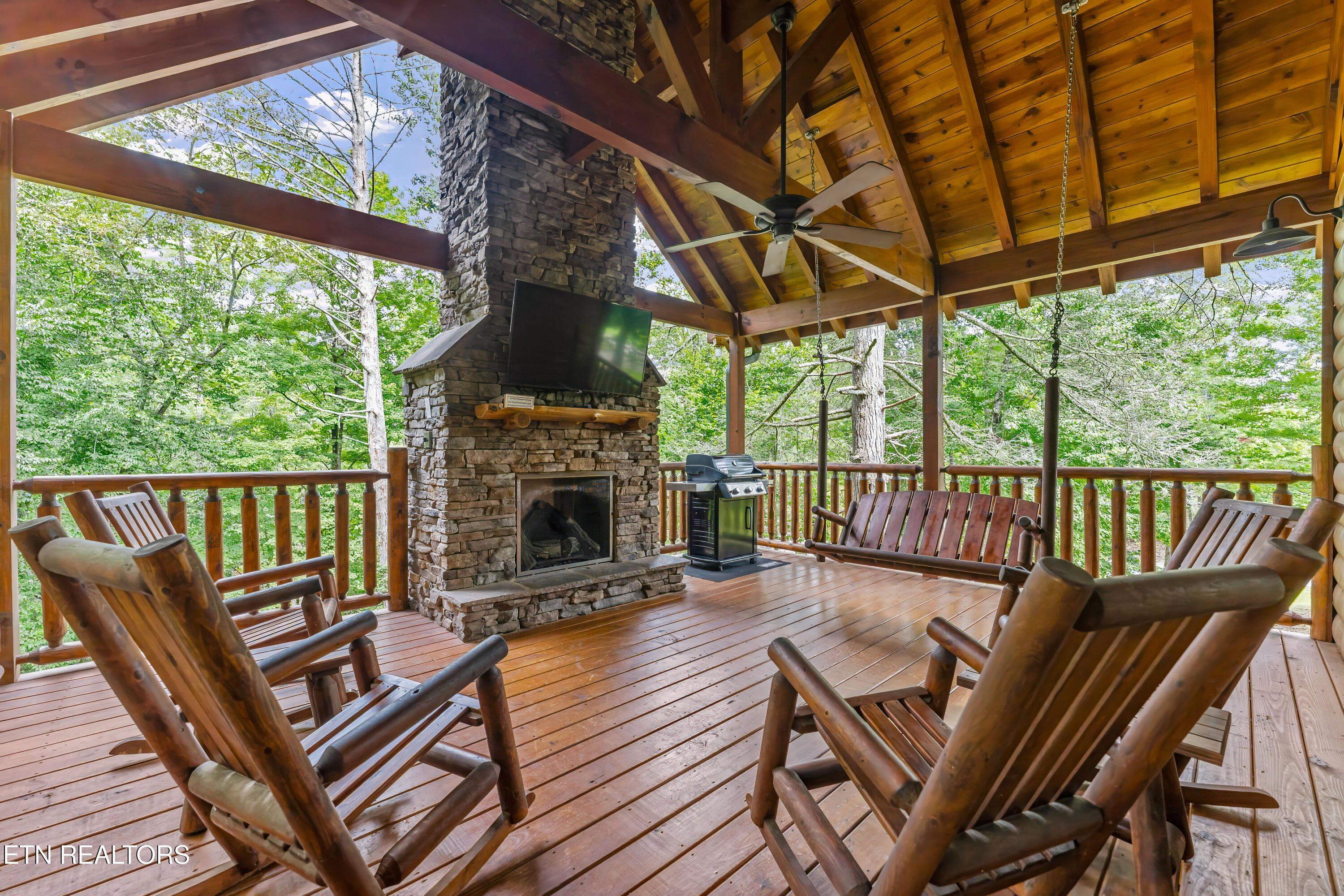 2706 Owls Cove Way Sevierville TN 37862