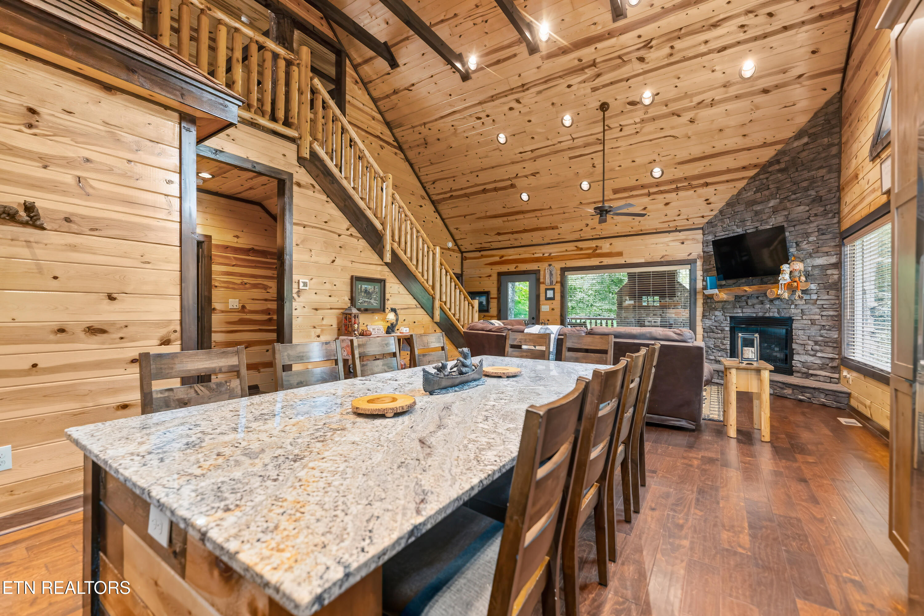 2706 Owls Cove Way Sevierville TN 37862