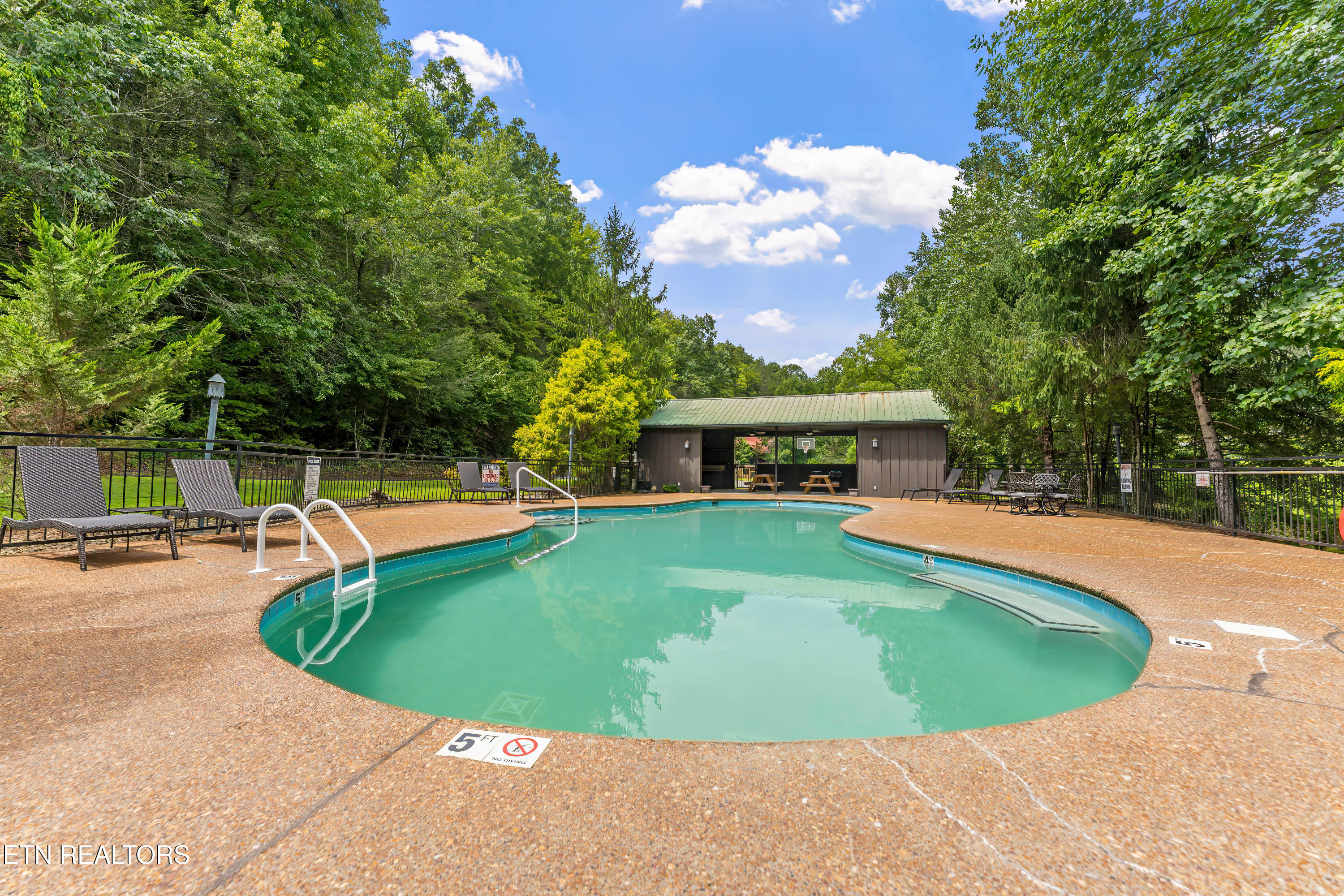 2706 Owls Cove Way Sevierville TN 37862