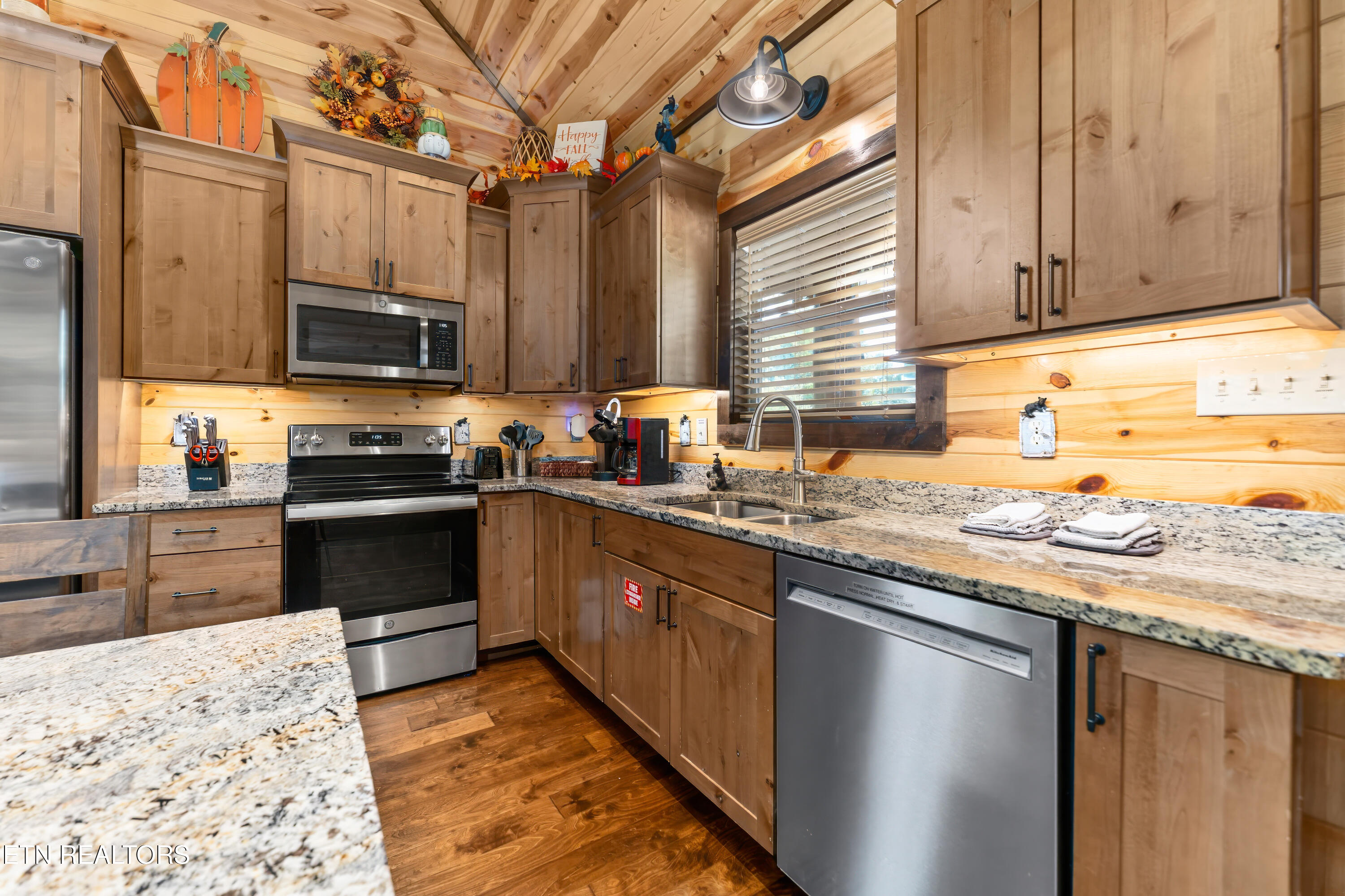 2706 Owls Cove Way Sevierville TN 37862